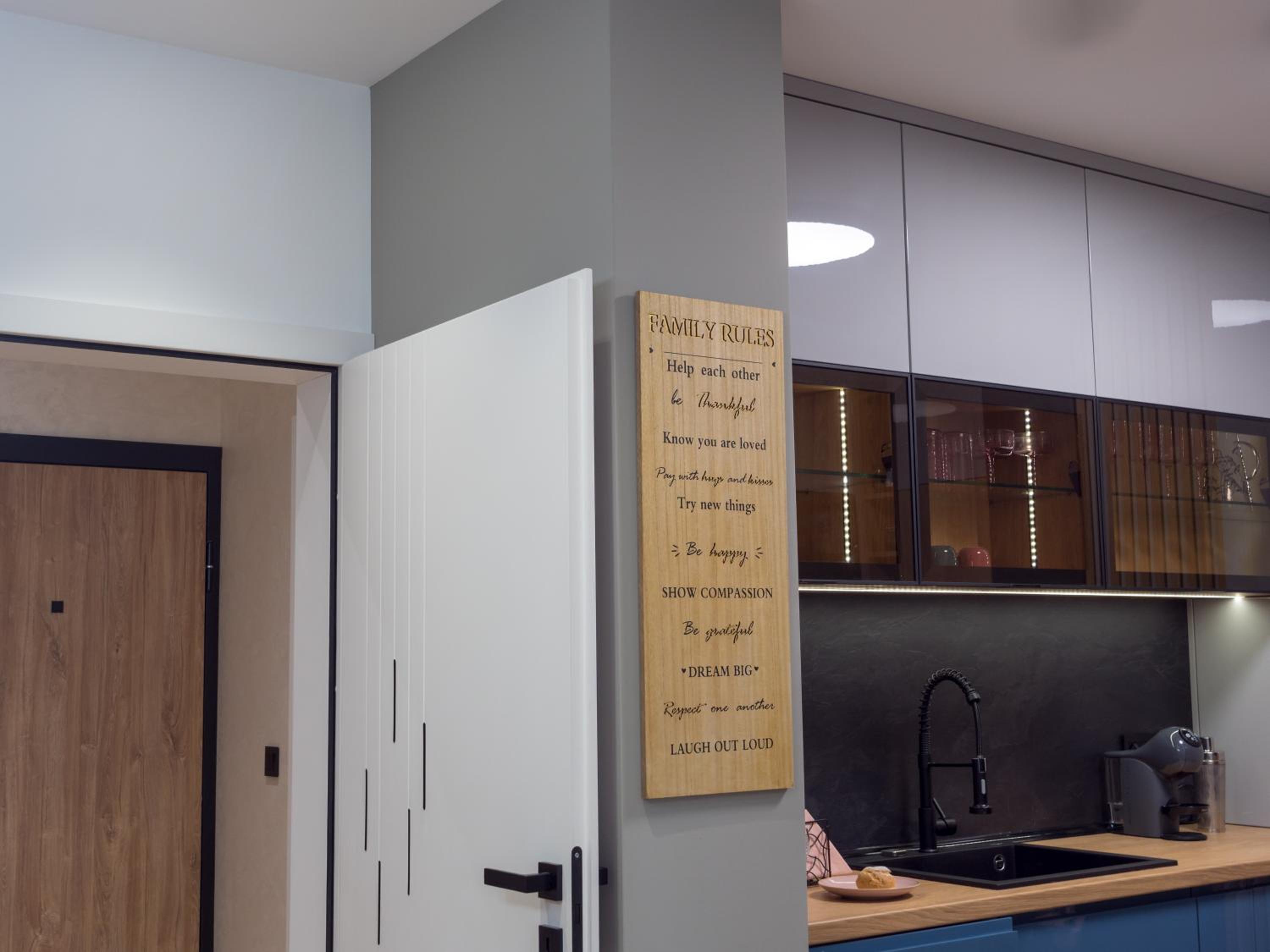 Blue Iris, 2BR, Stunning Views, Jacuzzi and Workspace
