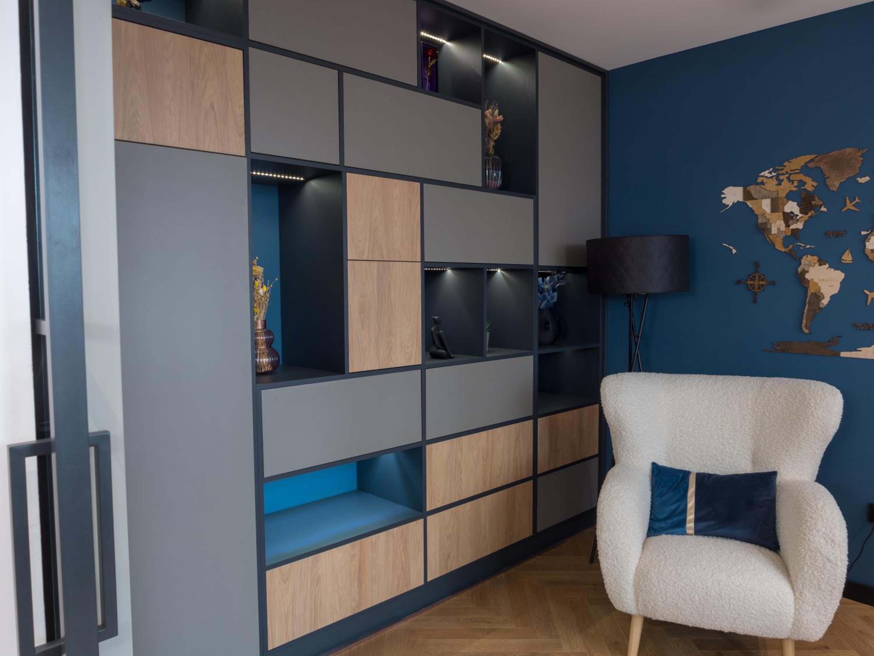Blue Iris, 2BR, Stunning Views, Jacuzzi and Workspace