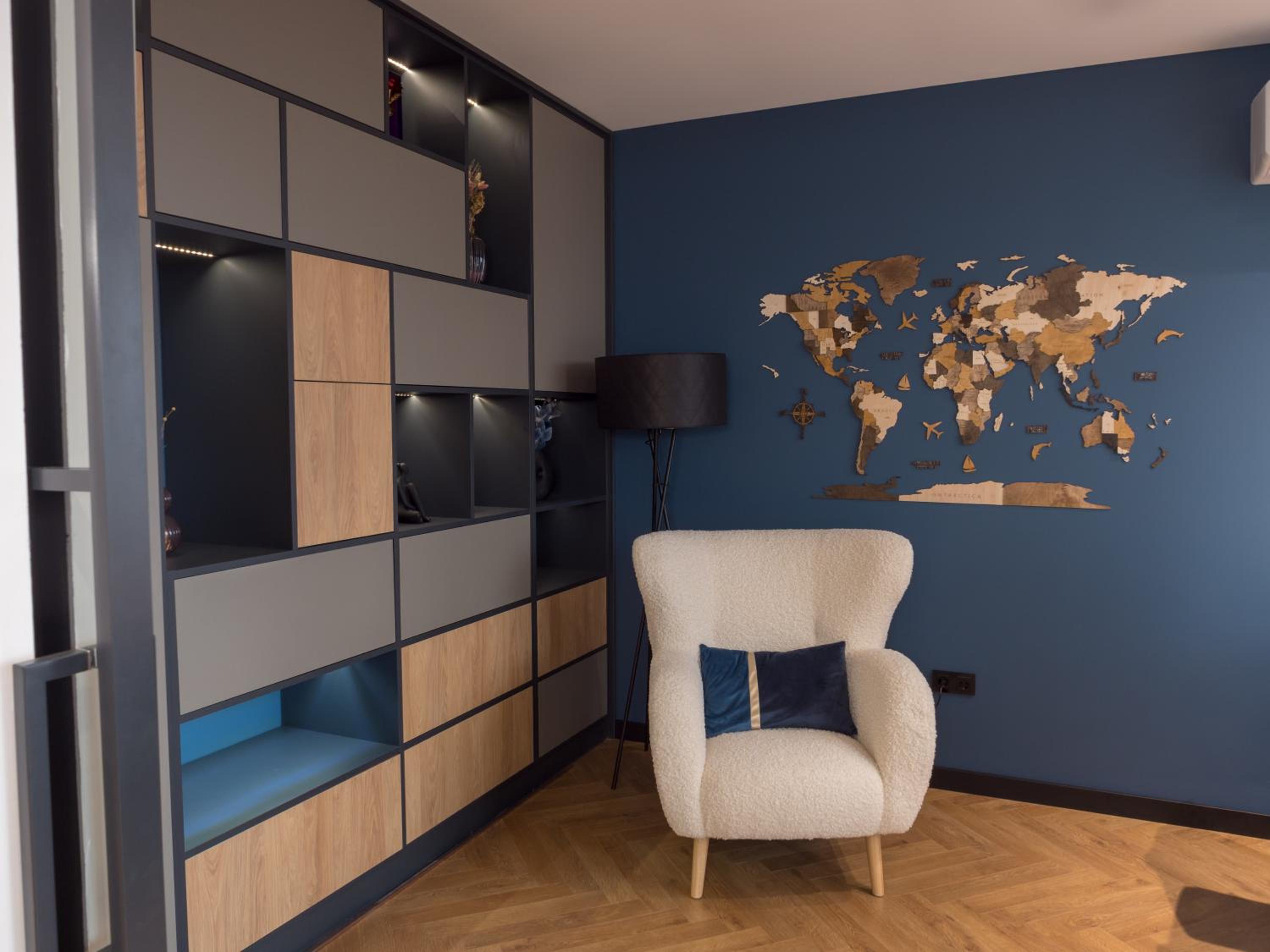 Blue Iris, 2BR, Stunning Views, Jacuzzi and Workspace