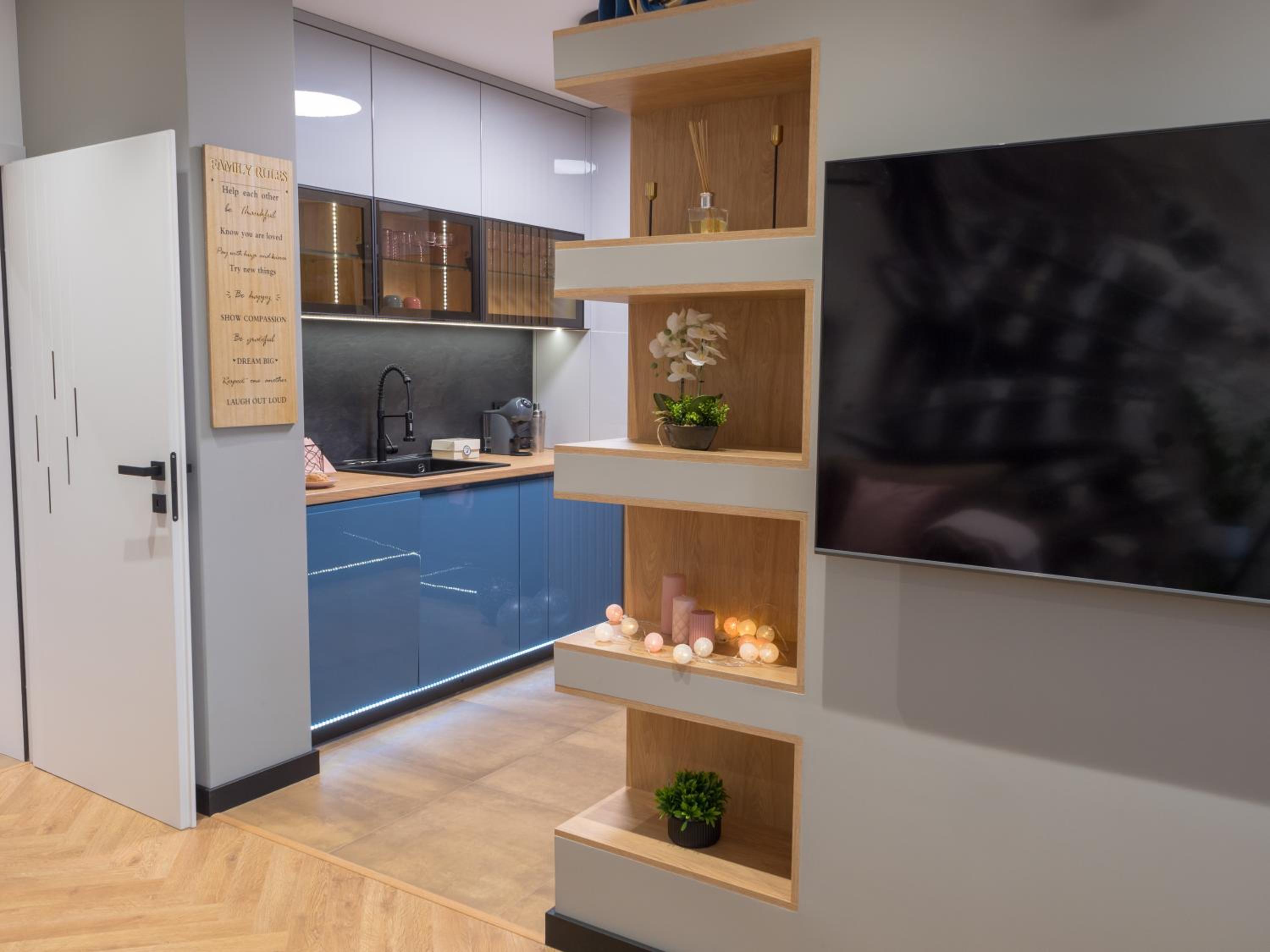 Blue Iris, 2BR, Stunning Views, Jacuzzi and Workspace