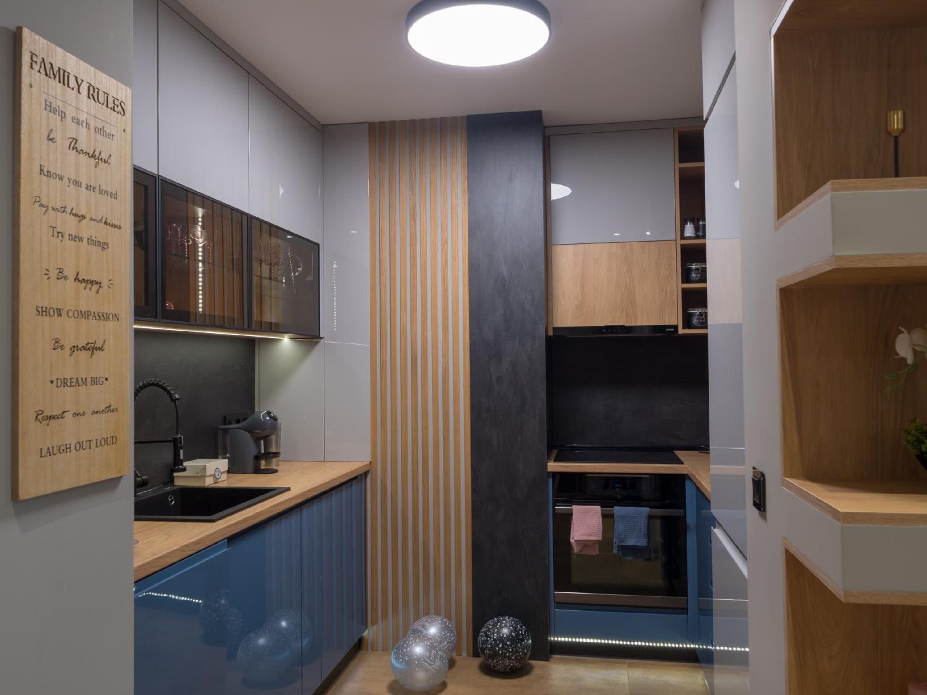 Blue Iris, 2BR, Stunning Views, Jacuzzi and Workspace