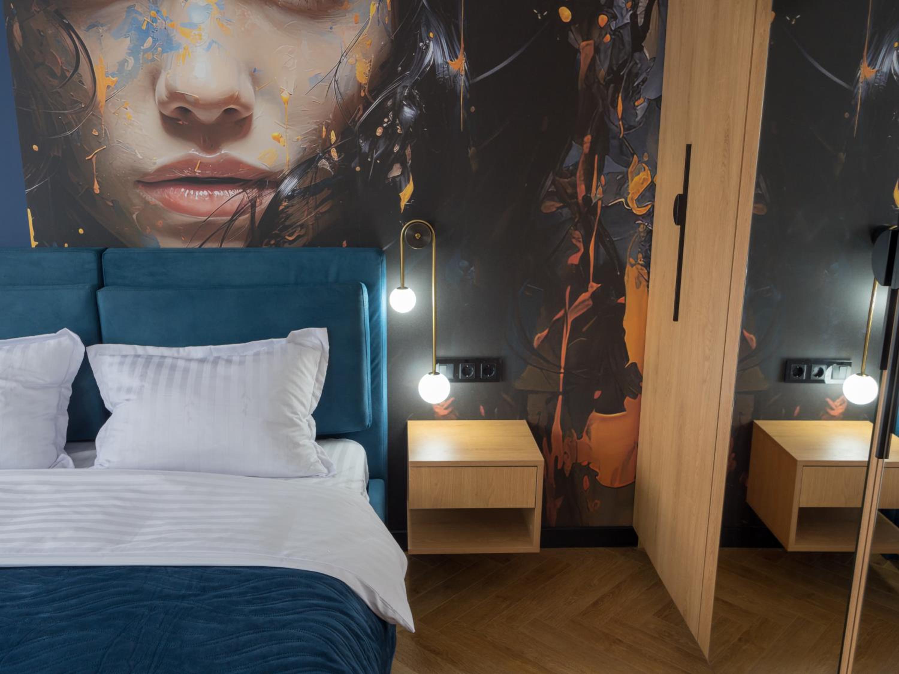 Blue Iris, 2BR, Stunning Views, Jacuzzi and Workspace