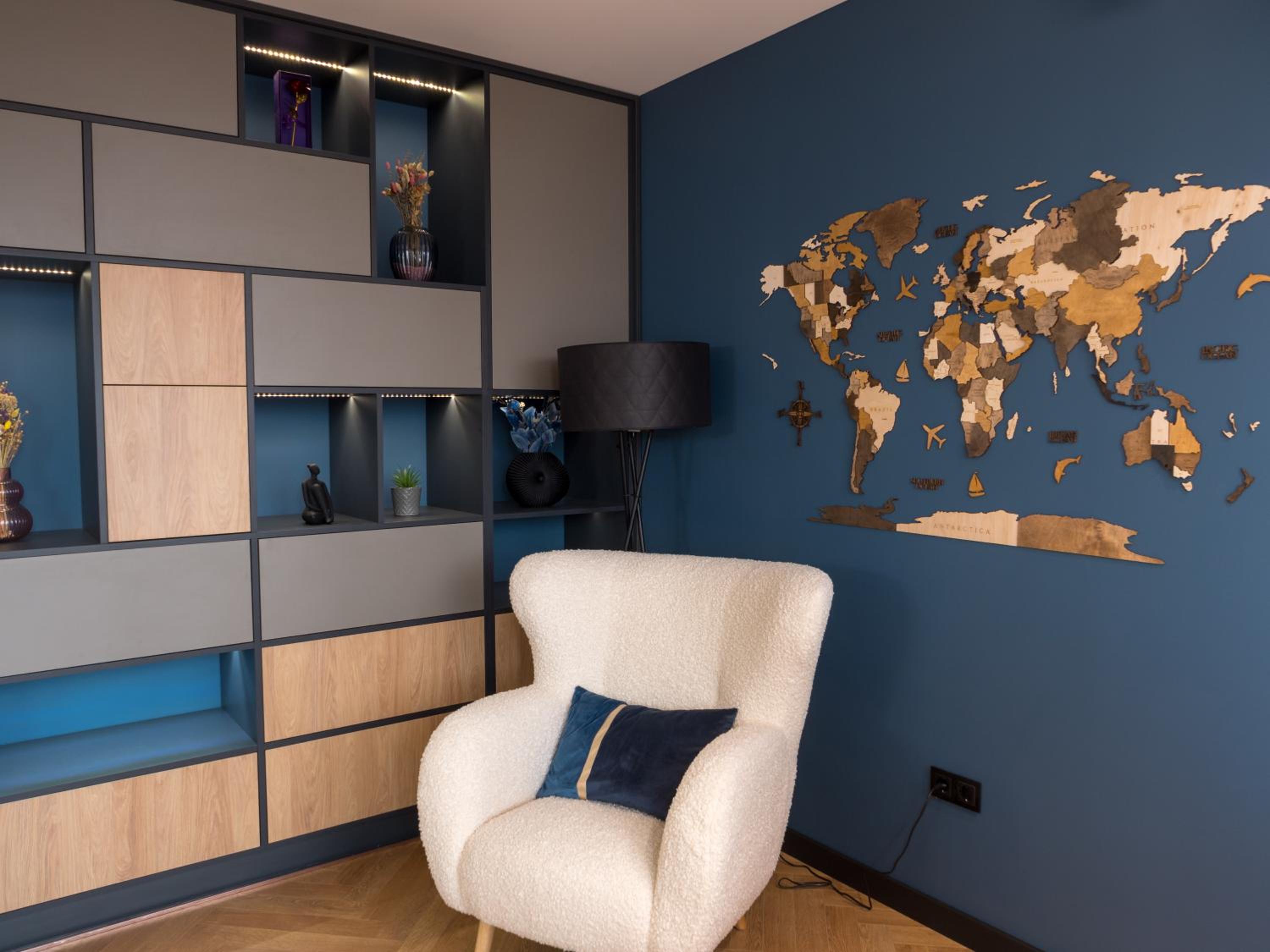 Blue Iris, 2BR, Stunning Views, Jacuzzi and Workspace