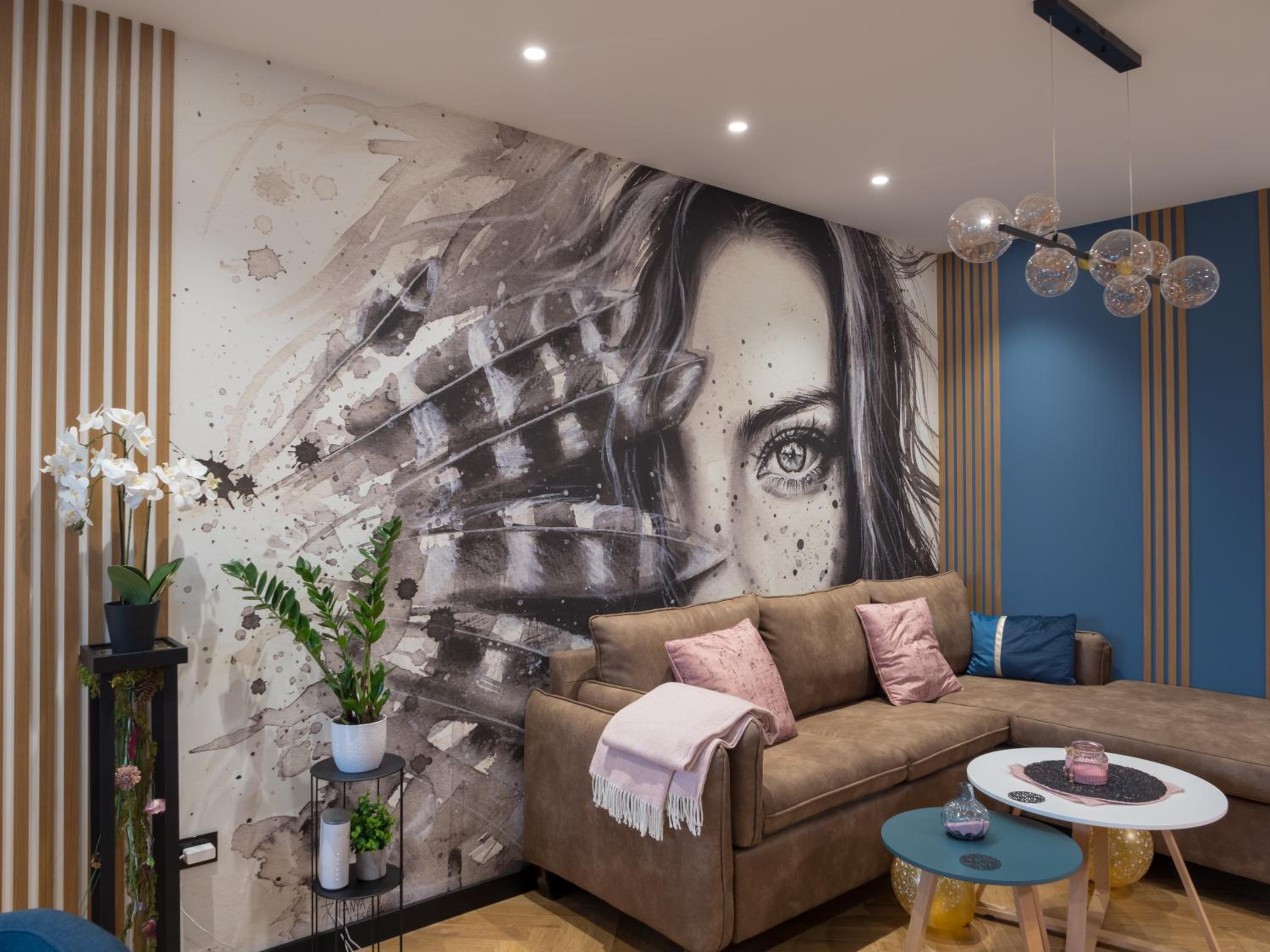 Blue Iris, 2BR, Stunning Views, Jacuzzi and Workspace