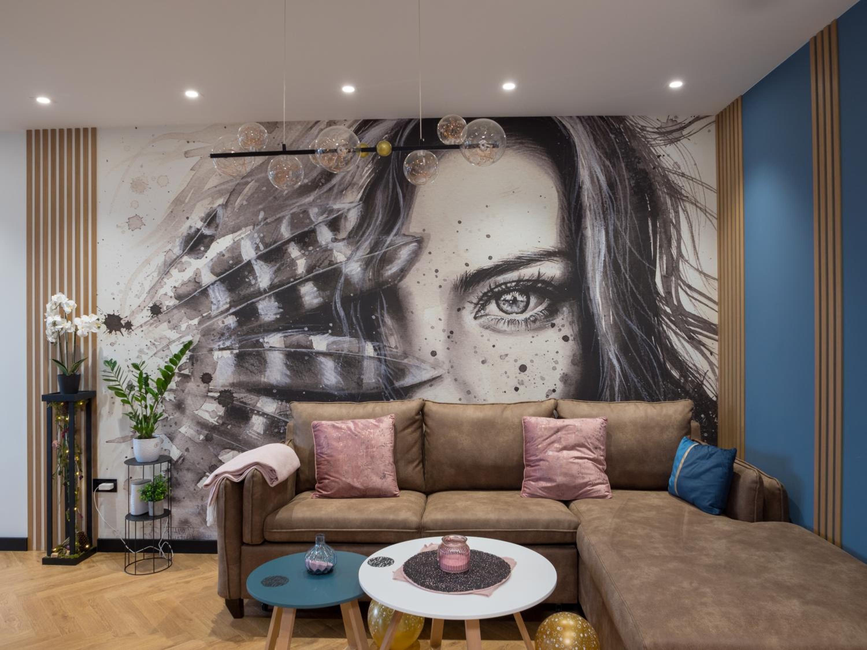 Blue Iris, 2BR, Stunning Views, Jacuzzi and Workspace