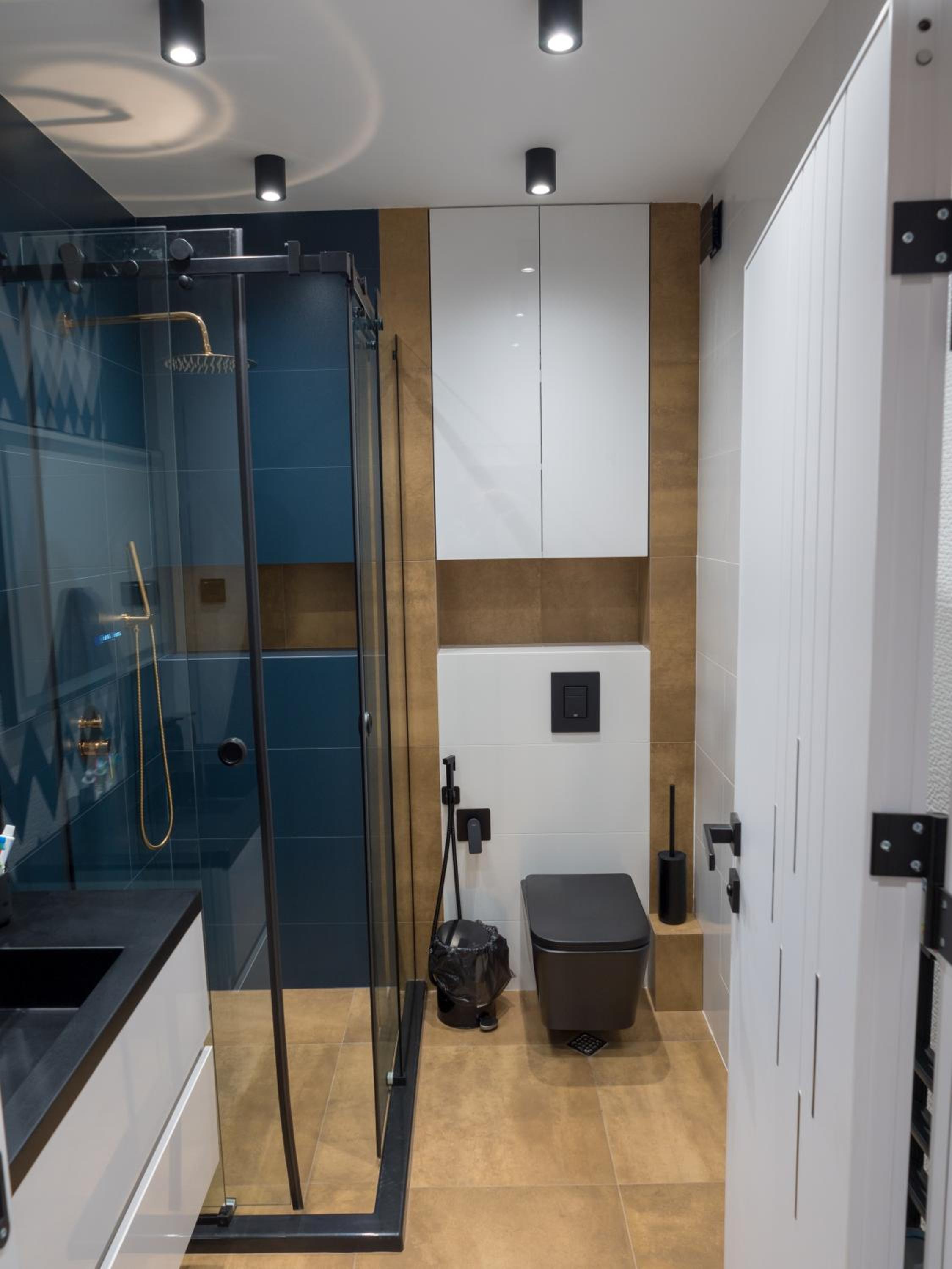 Blue Iris, 2BR, Stunning Views, Jacuzzi and Workspace