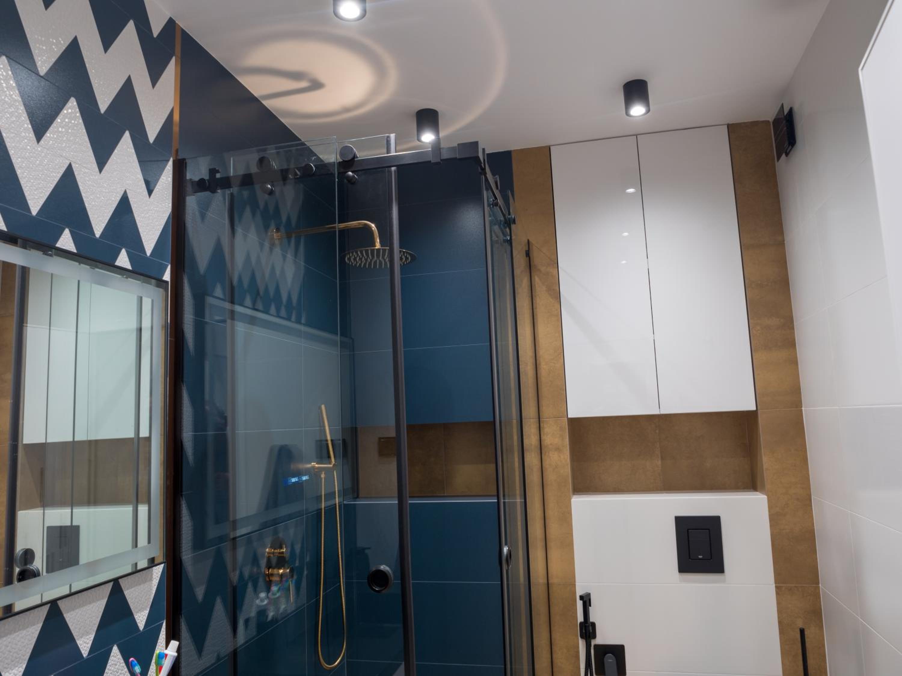 Blue Iris, 2BR, Stunning Views, Jacuzzi and Workspace