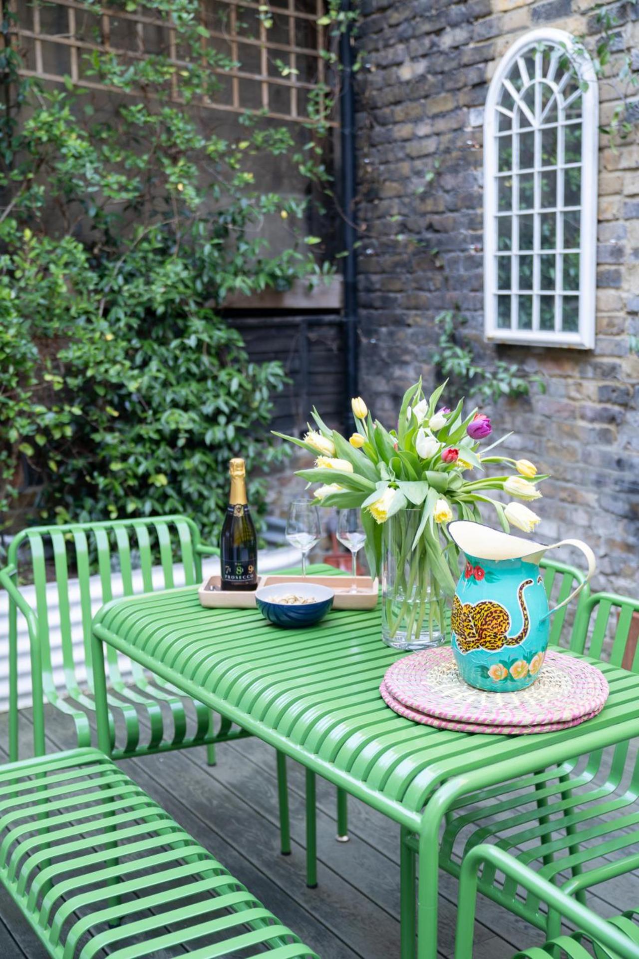 Niru Experience Stylish Garden Getaway