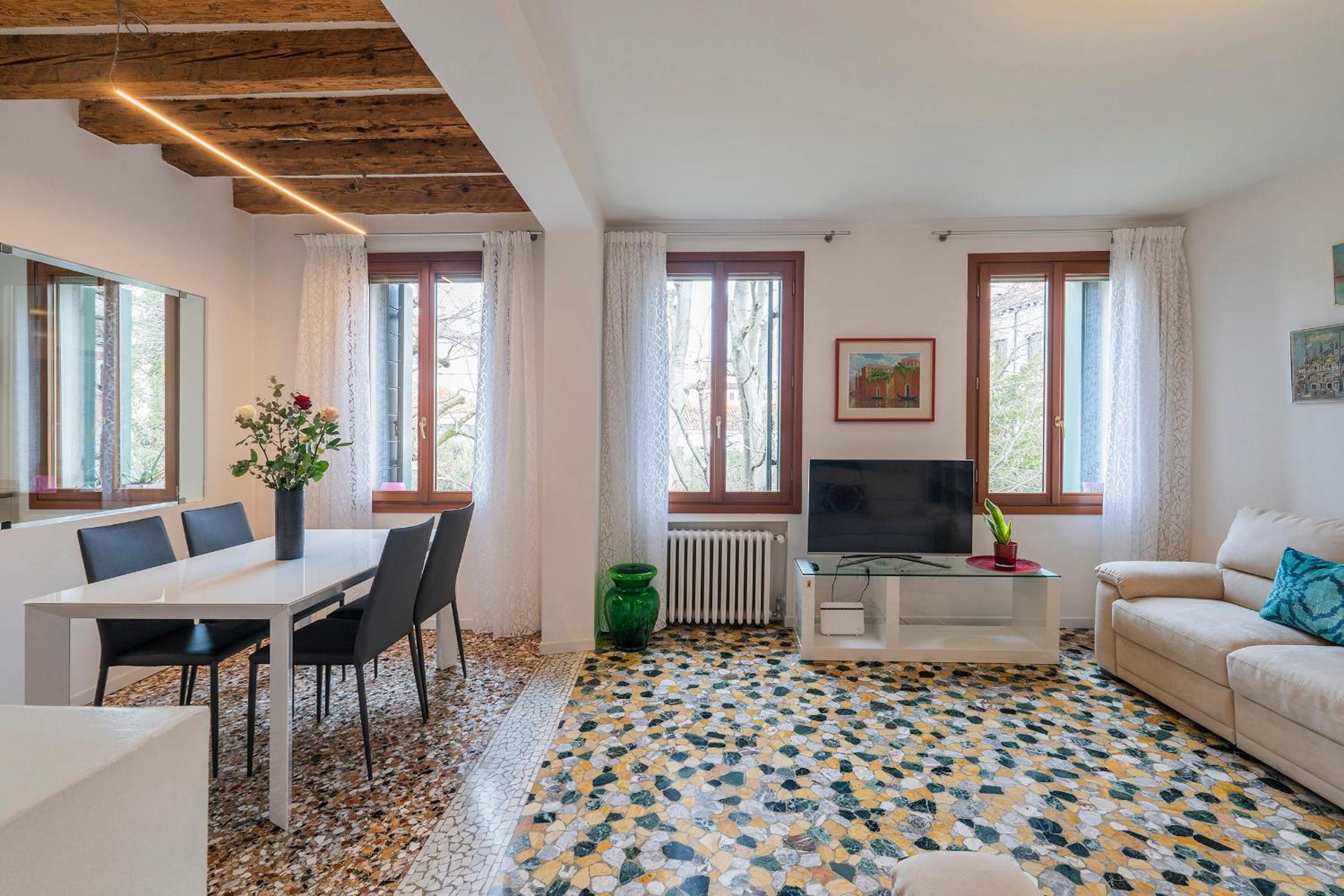 Stupendo Luxury Apartment Canal & Garden View