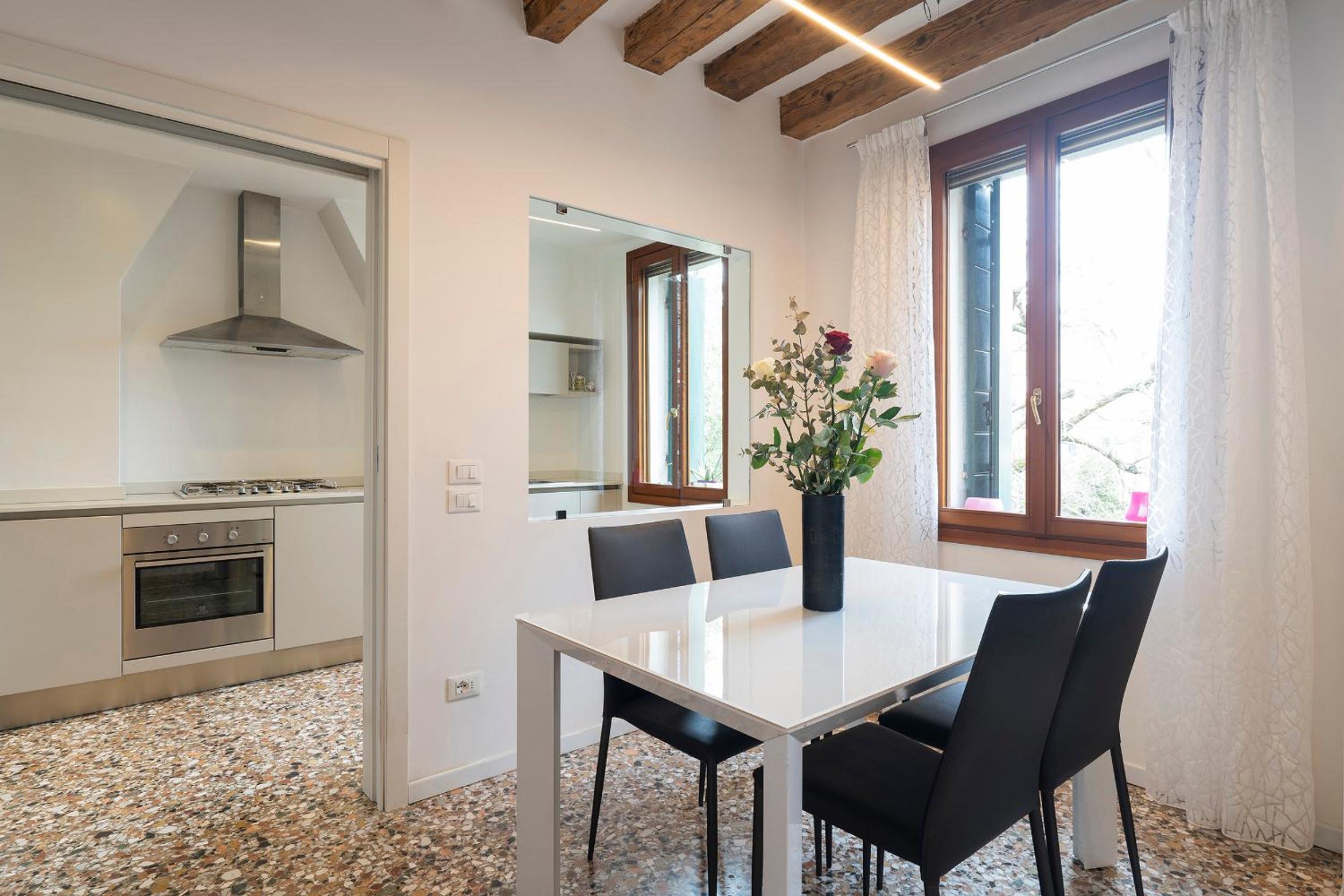 Stupendo Luxury Apartment Canal & Garden View