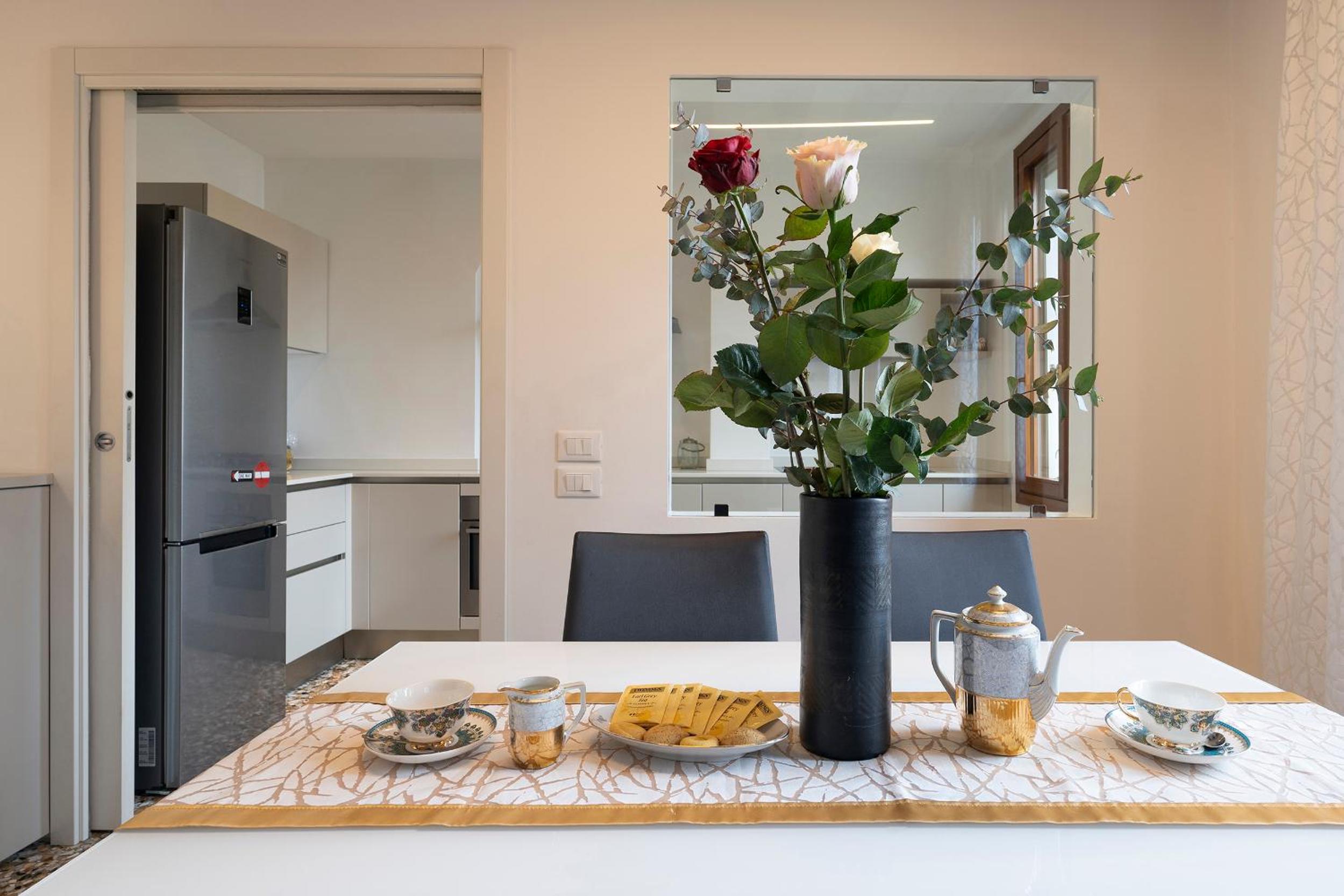 Stupendo Luxury Apartment Canal & Garden View