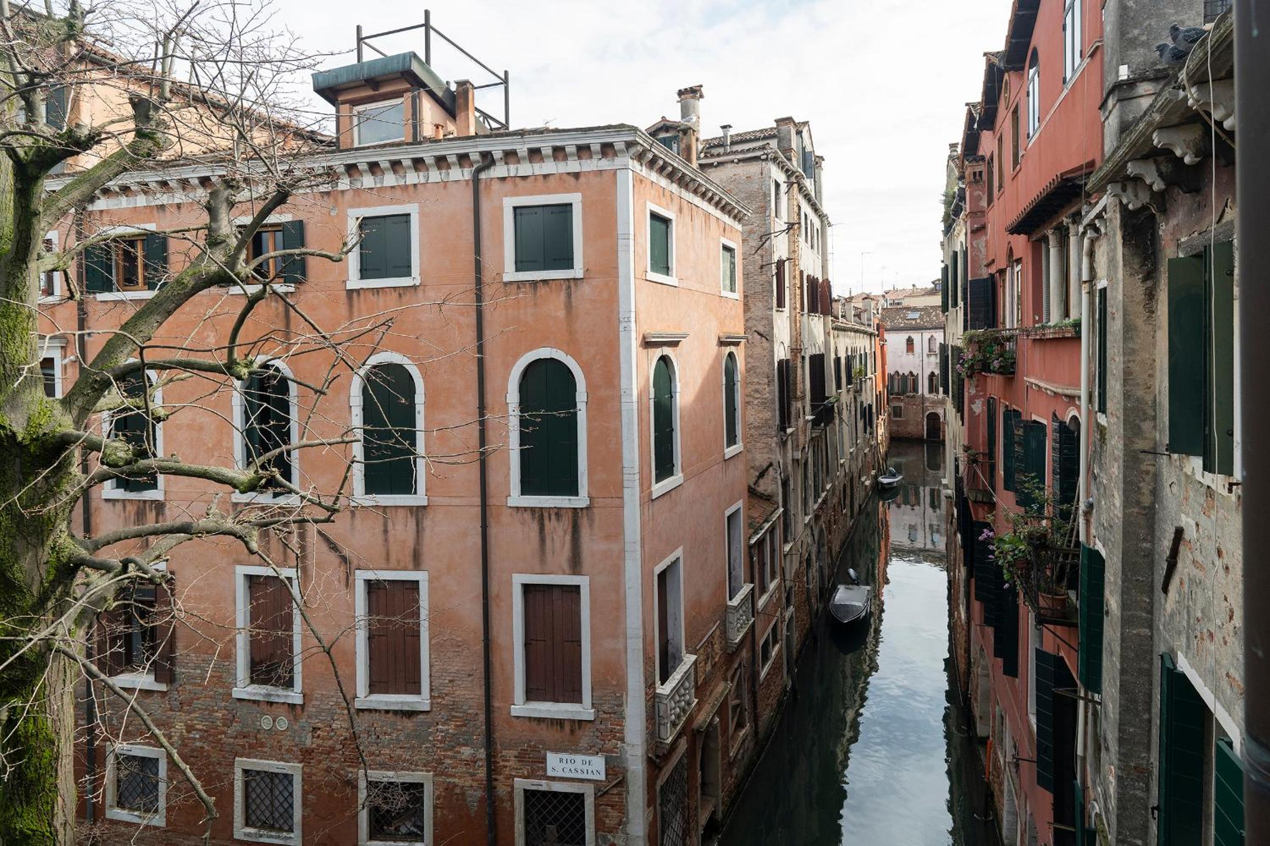 Stupendo Luxury Apartment Canal & Garden View