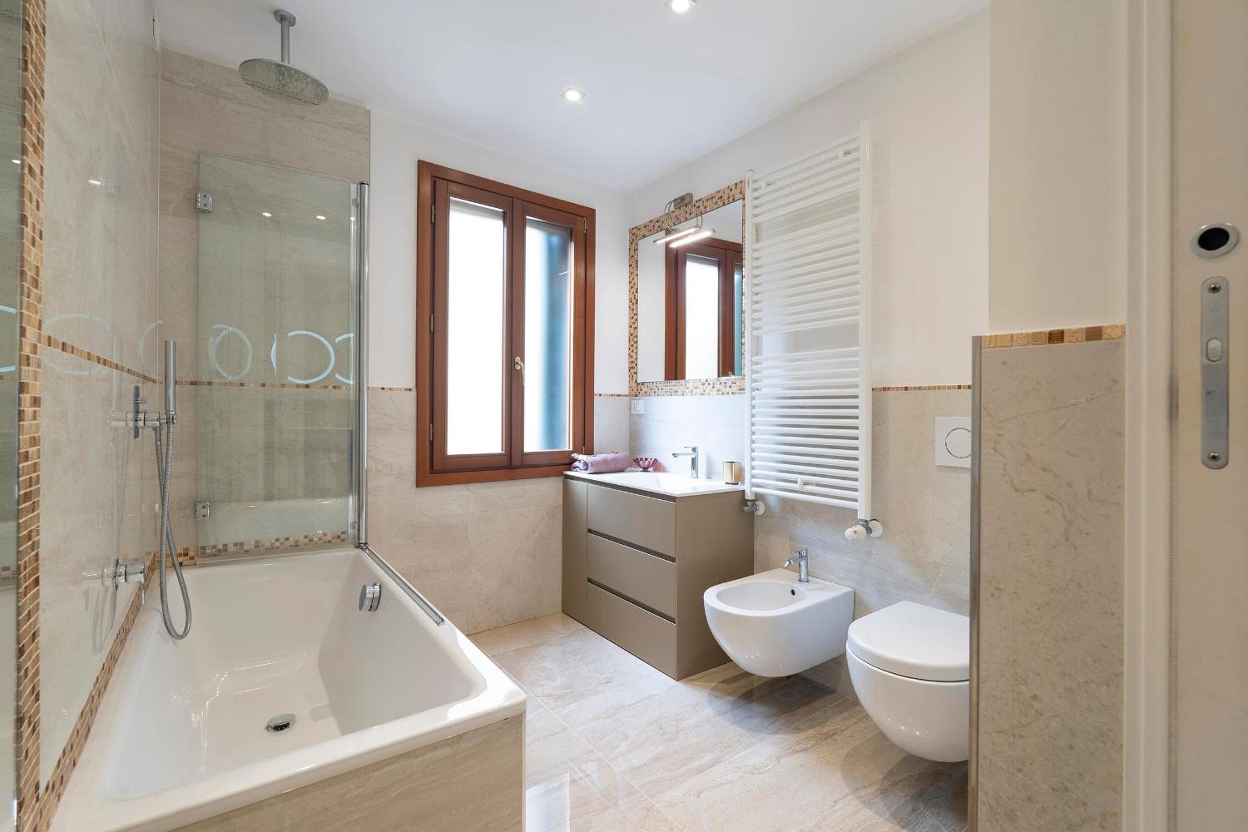 Stupendo Luxury Apartment Canal & Garden View