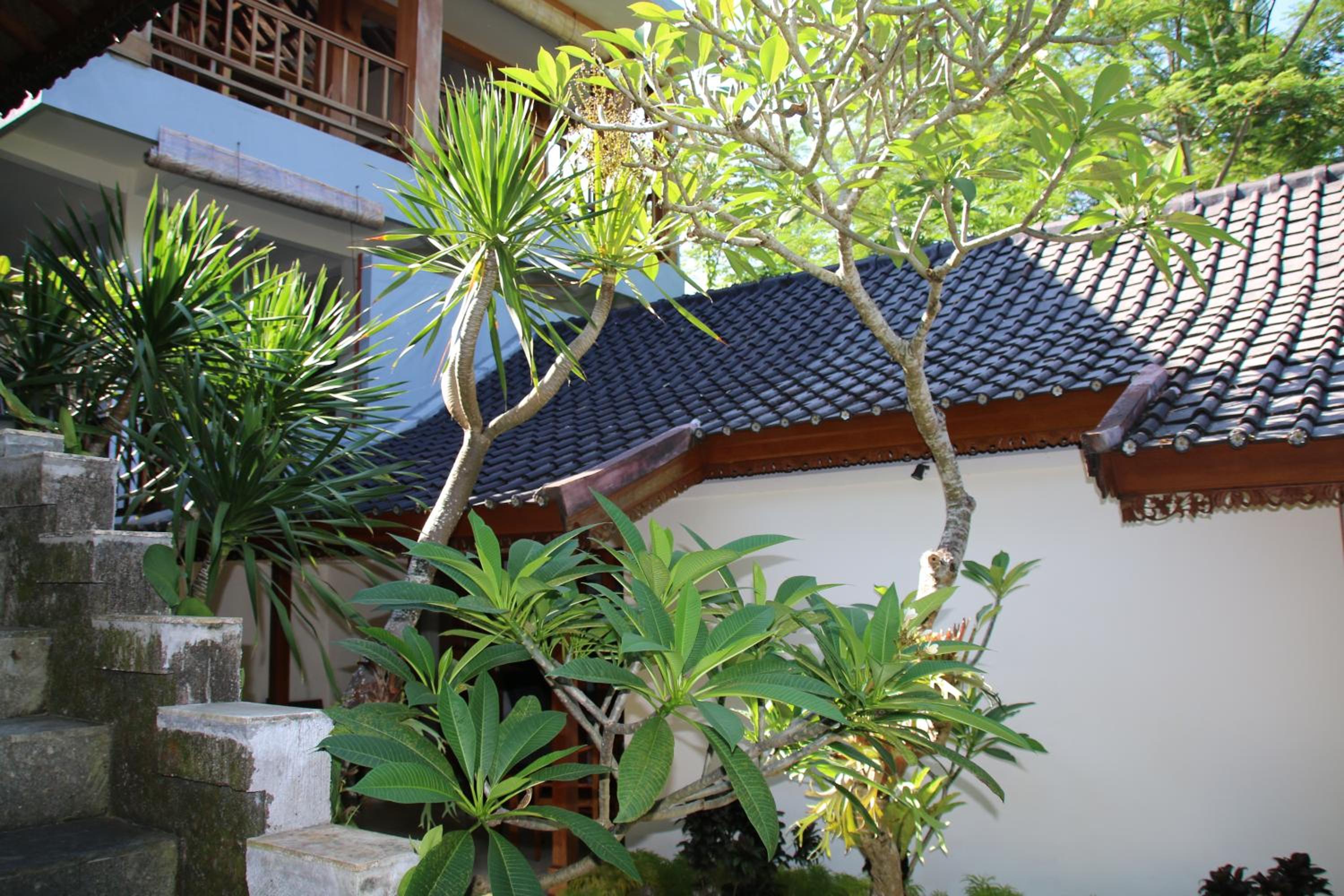 Pesantian Villa and Warung