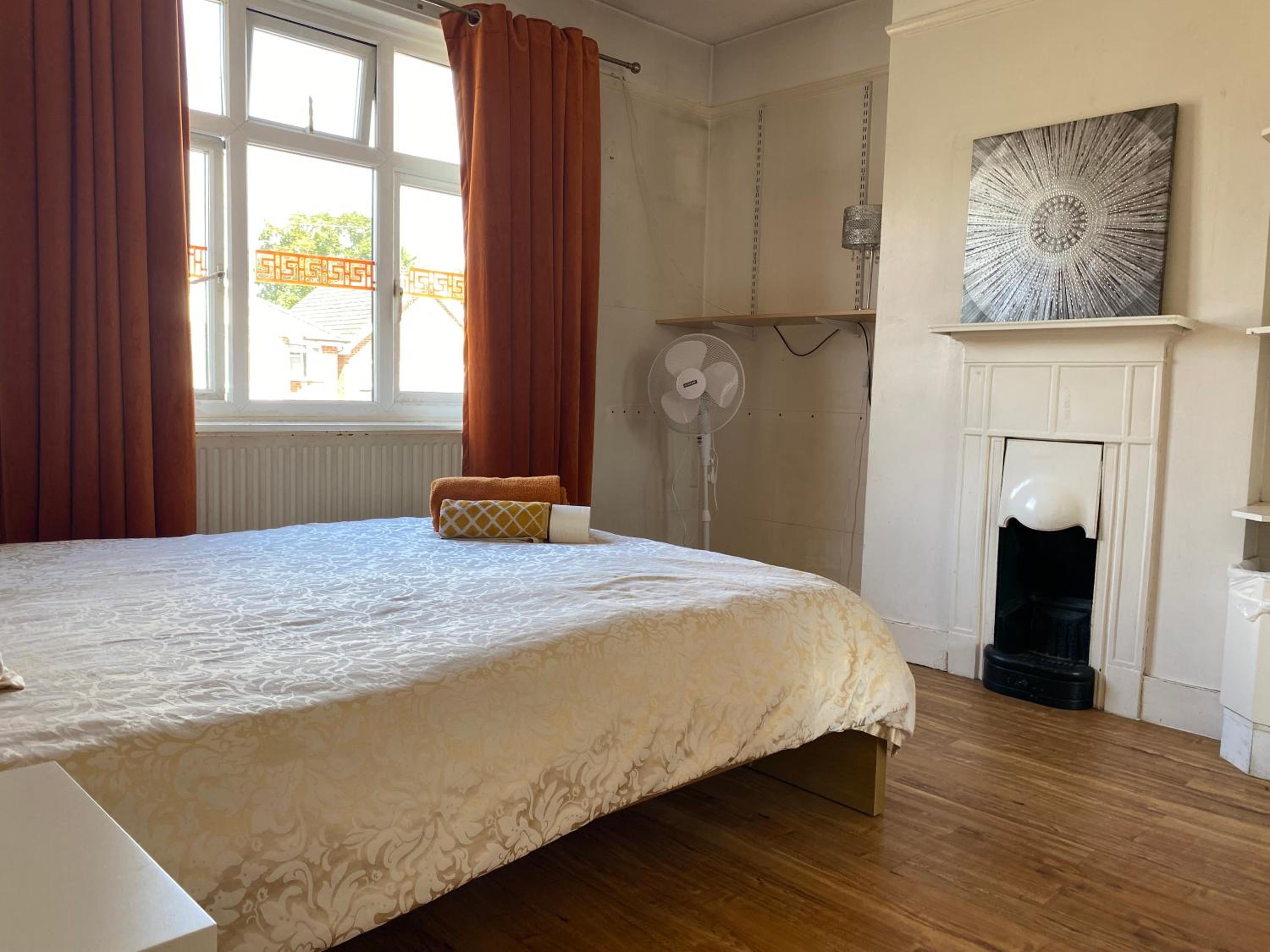 Spacious room in House