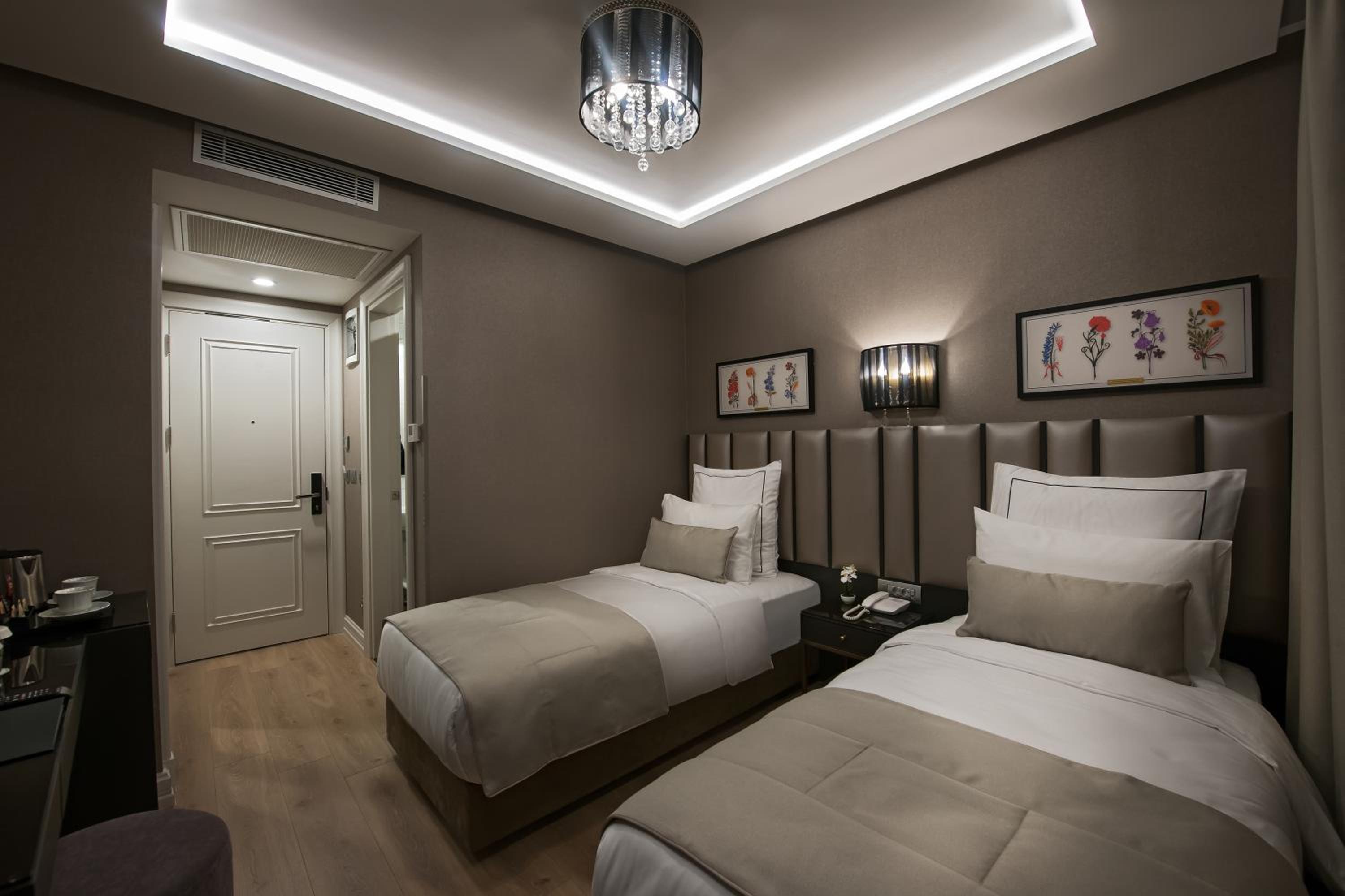Le Petit Palace Hotel - Special Category