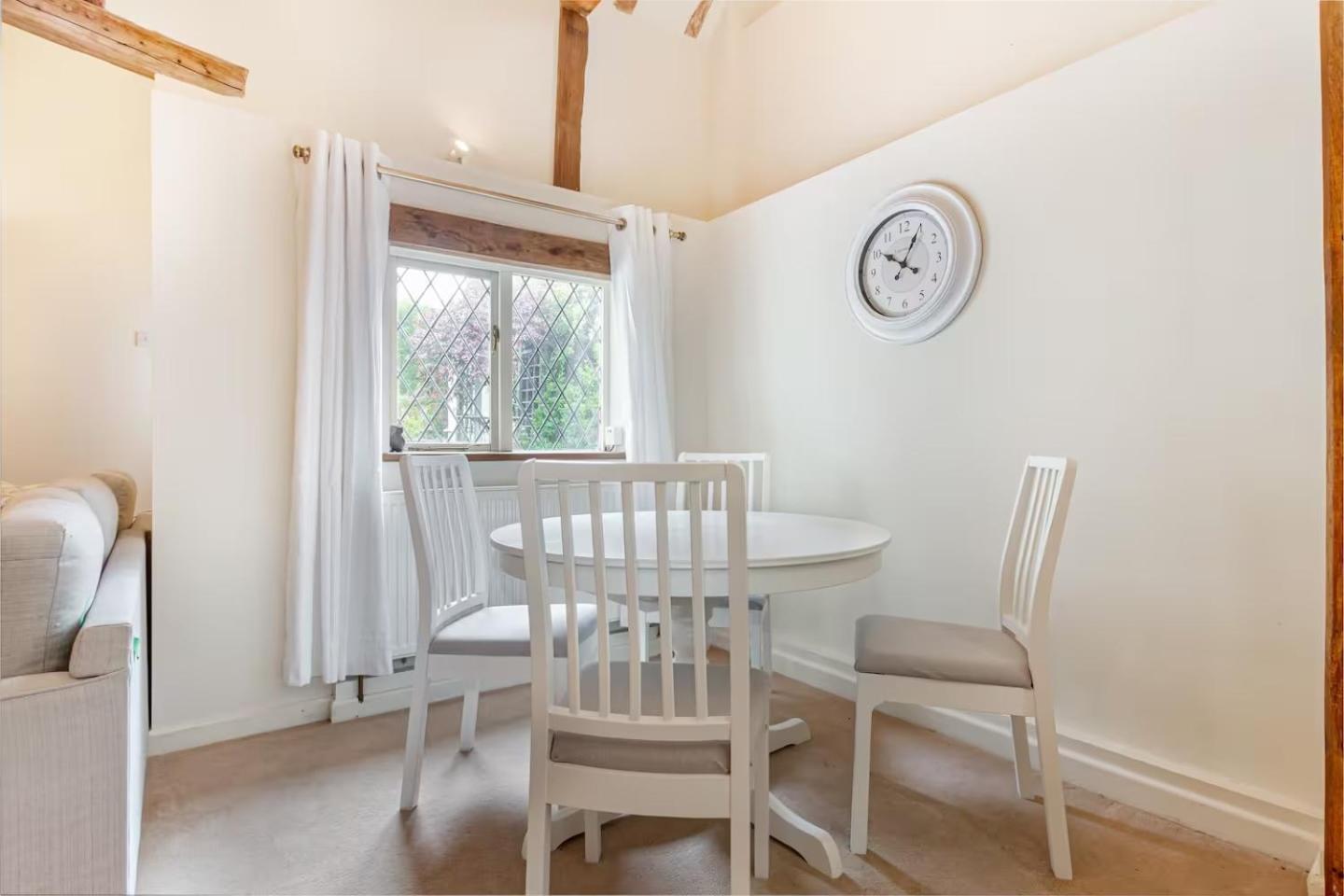 Cosy 1 Bedroom Cottage, The Old Thatch, Bredon