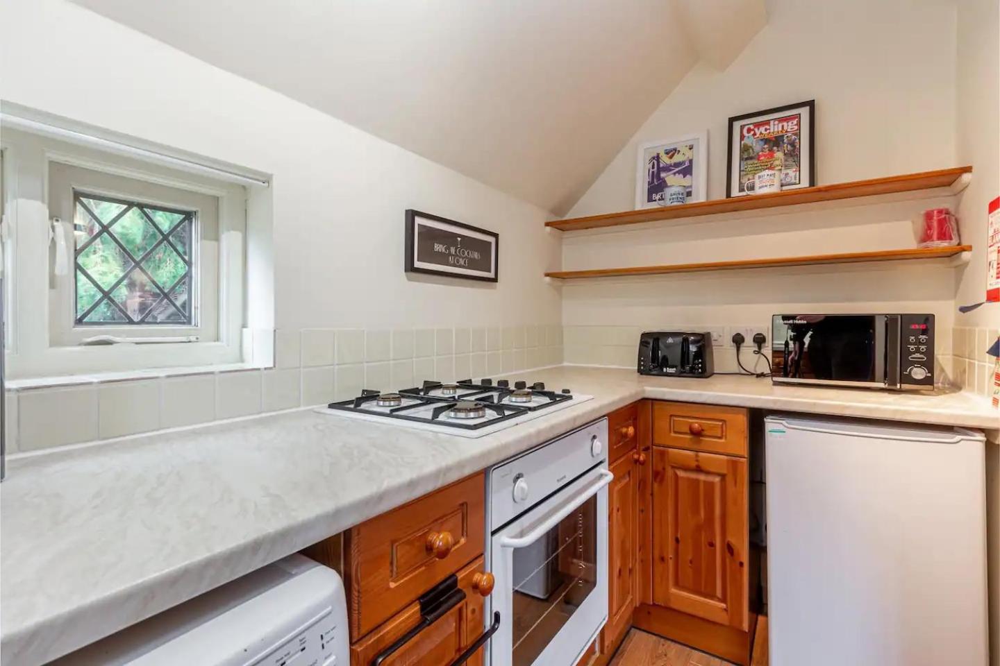 Cosy 1 Bedroom Cottage, The Old Thatch, Bredon