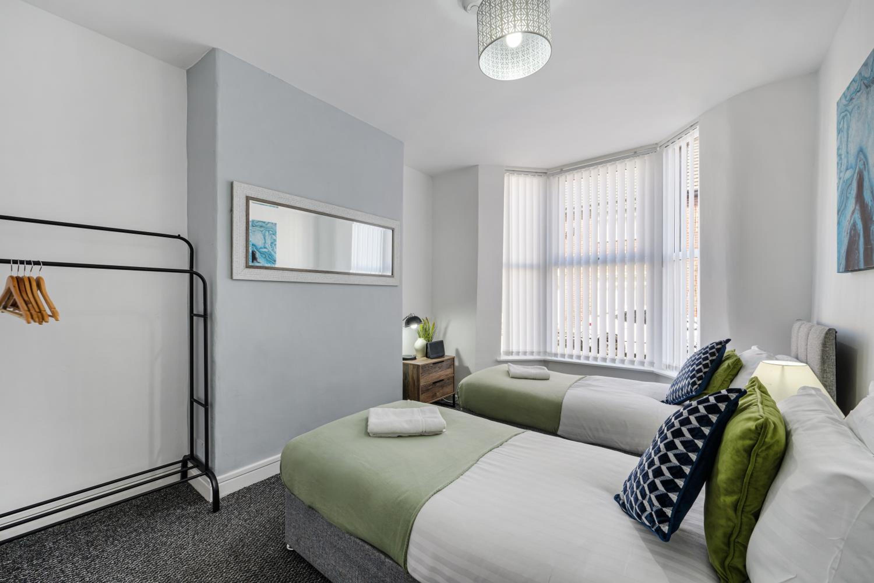Cameron House - Air Host & Stay - Contractor Friendly