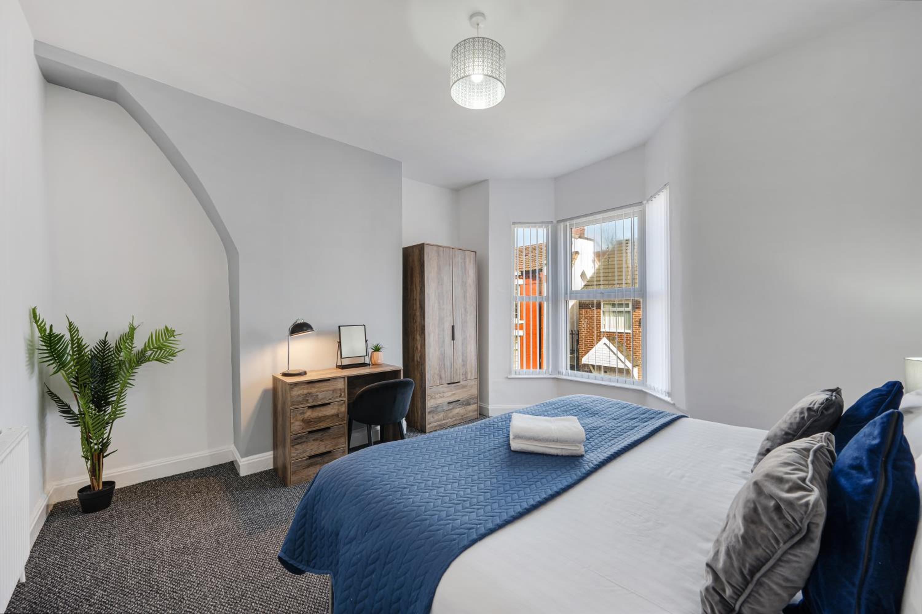 Cameron House - Air Host & Stay - Contractor Friendly
