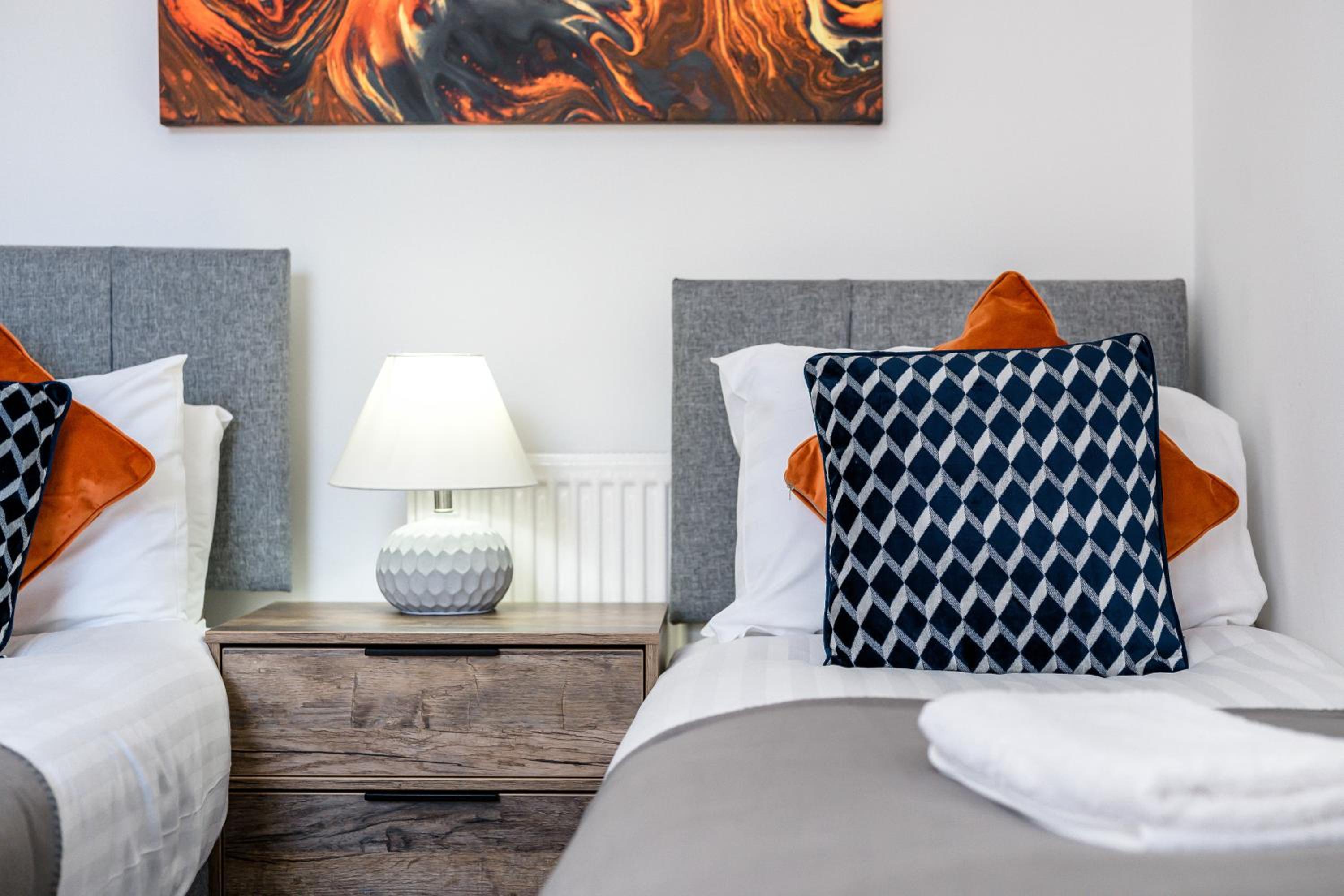 Cameron House - Air Host & Stay - Contractor Friendly