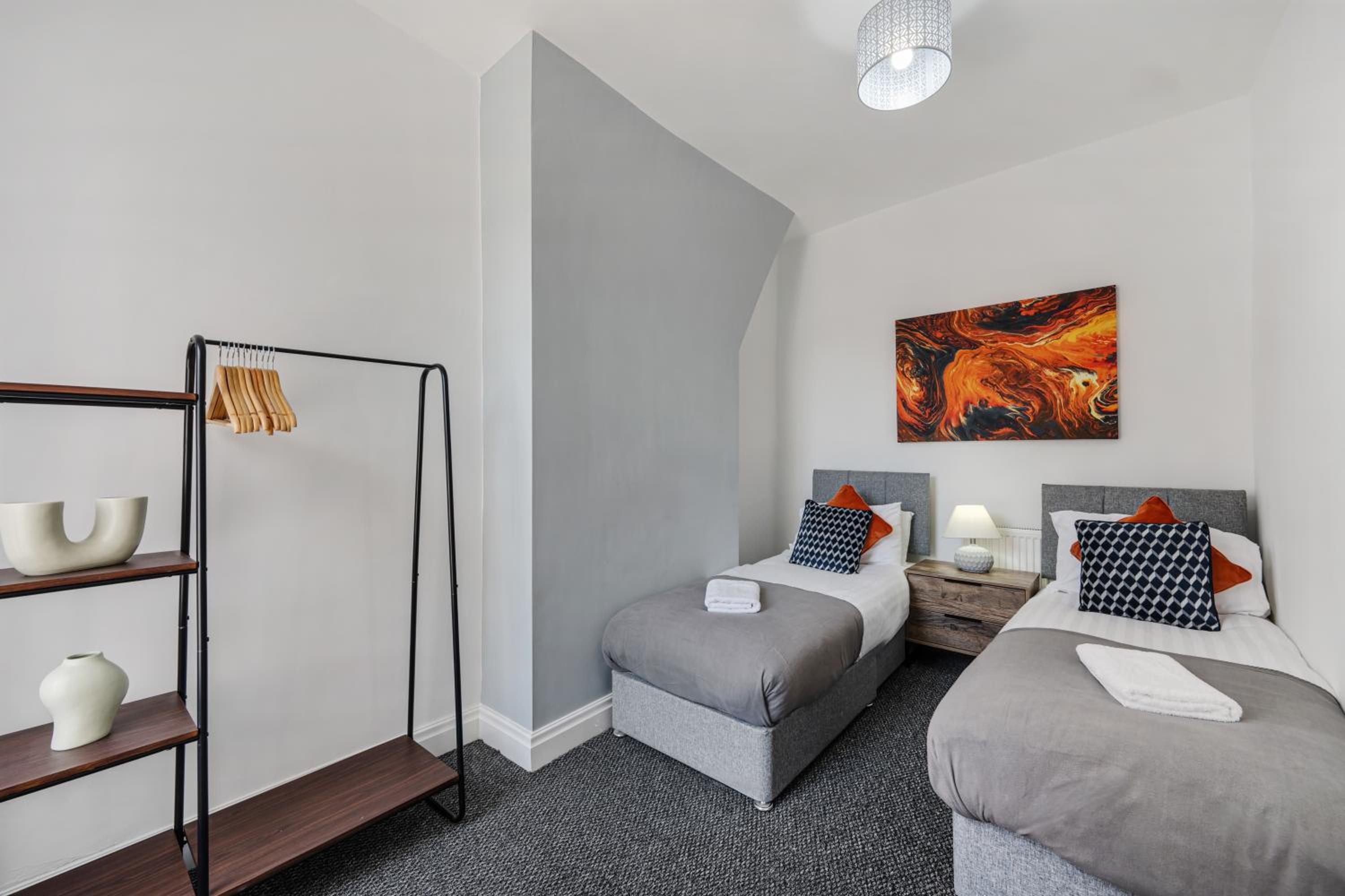 Cameron House - Air Host & Stay - Contractor Friendly