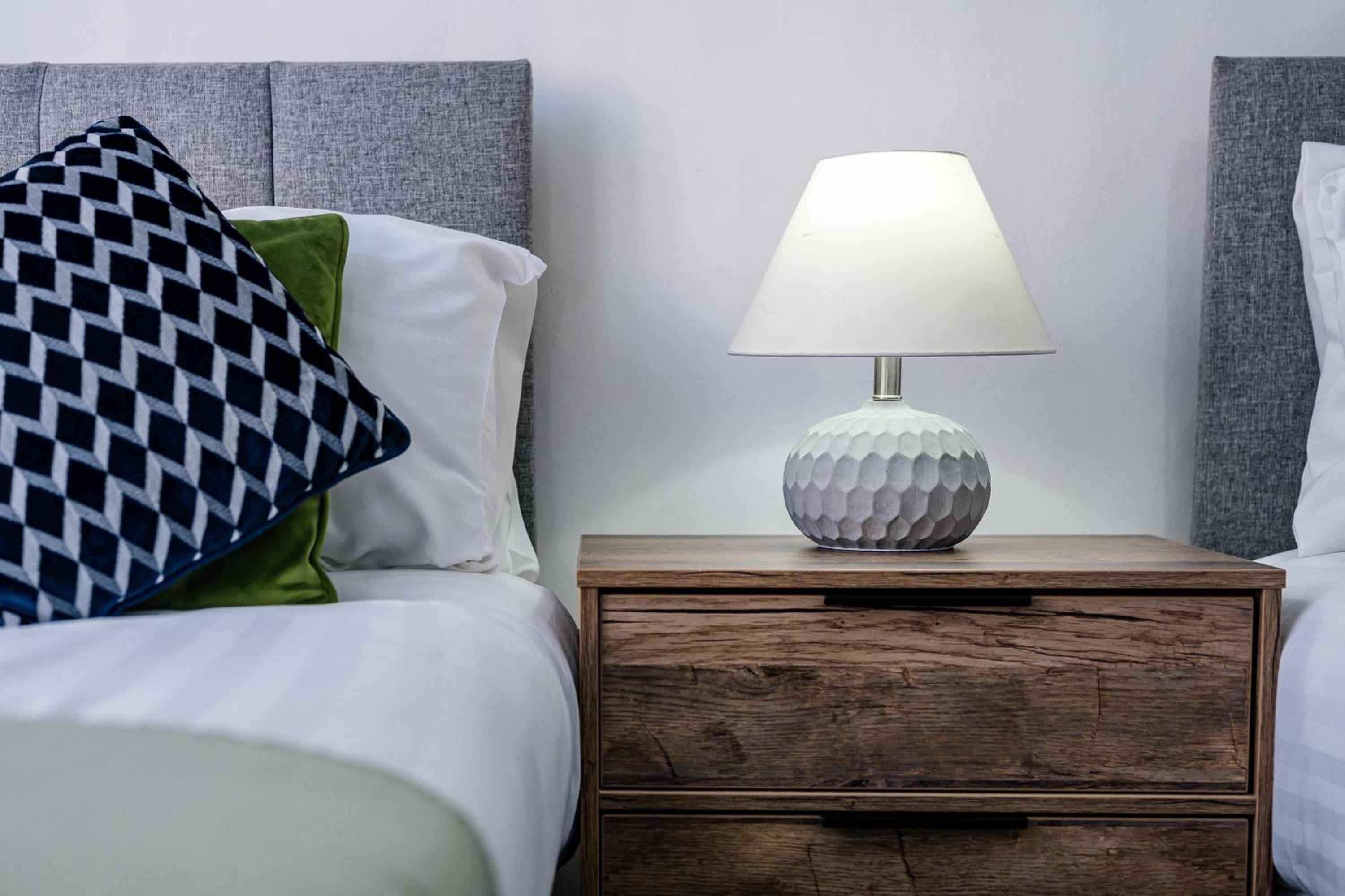 Cameron House - Air Host & Stay - Contractor Friendly