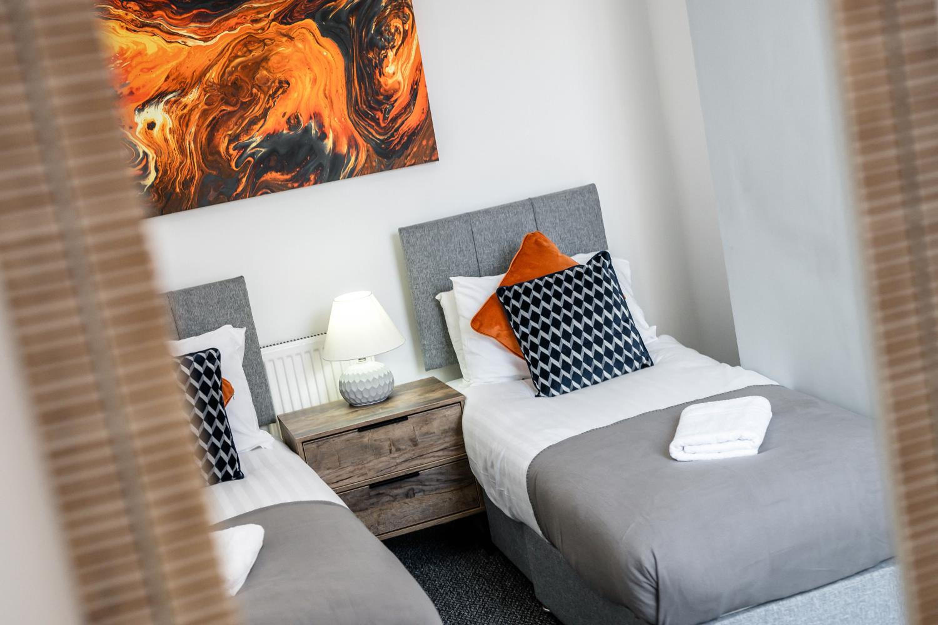 Cameron House - Air Host & Stay - Contractor Friendly