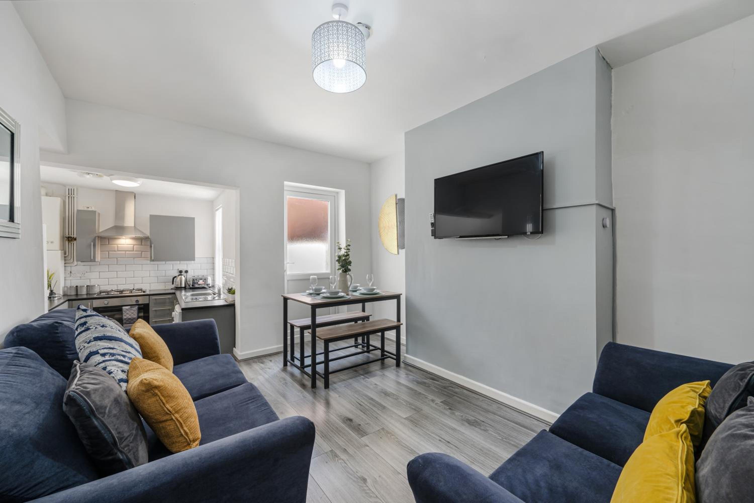 Cameron House - Air Host & Stay - Contractor Friendly