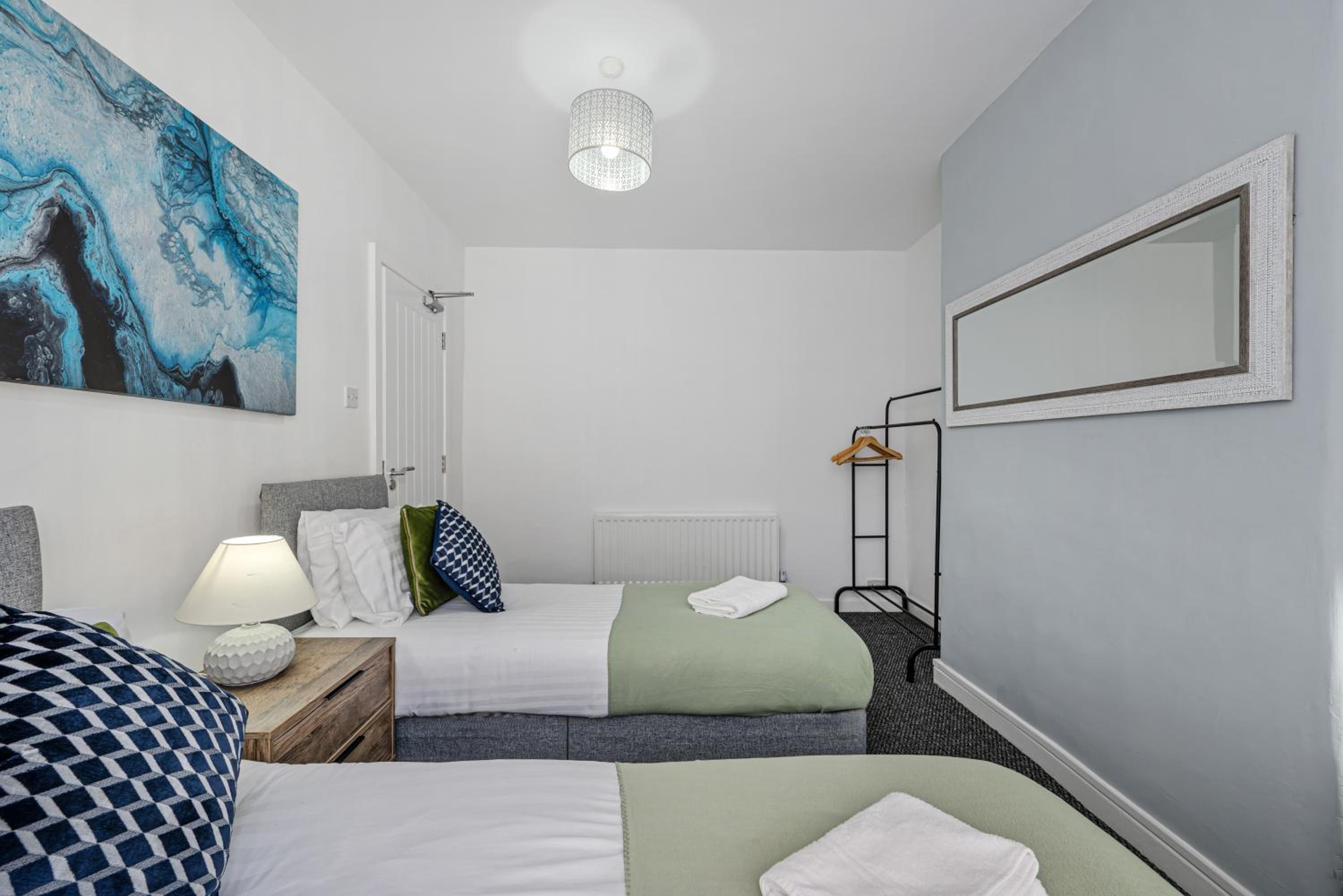 Cameron House - Air Host & Stay - Contractor Friendly