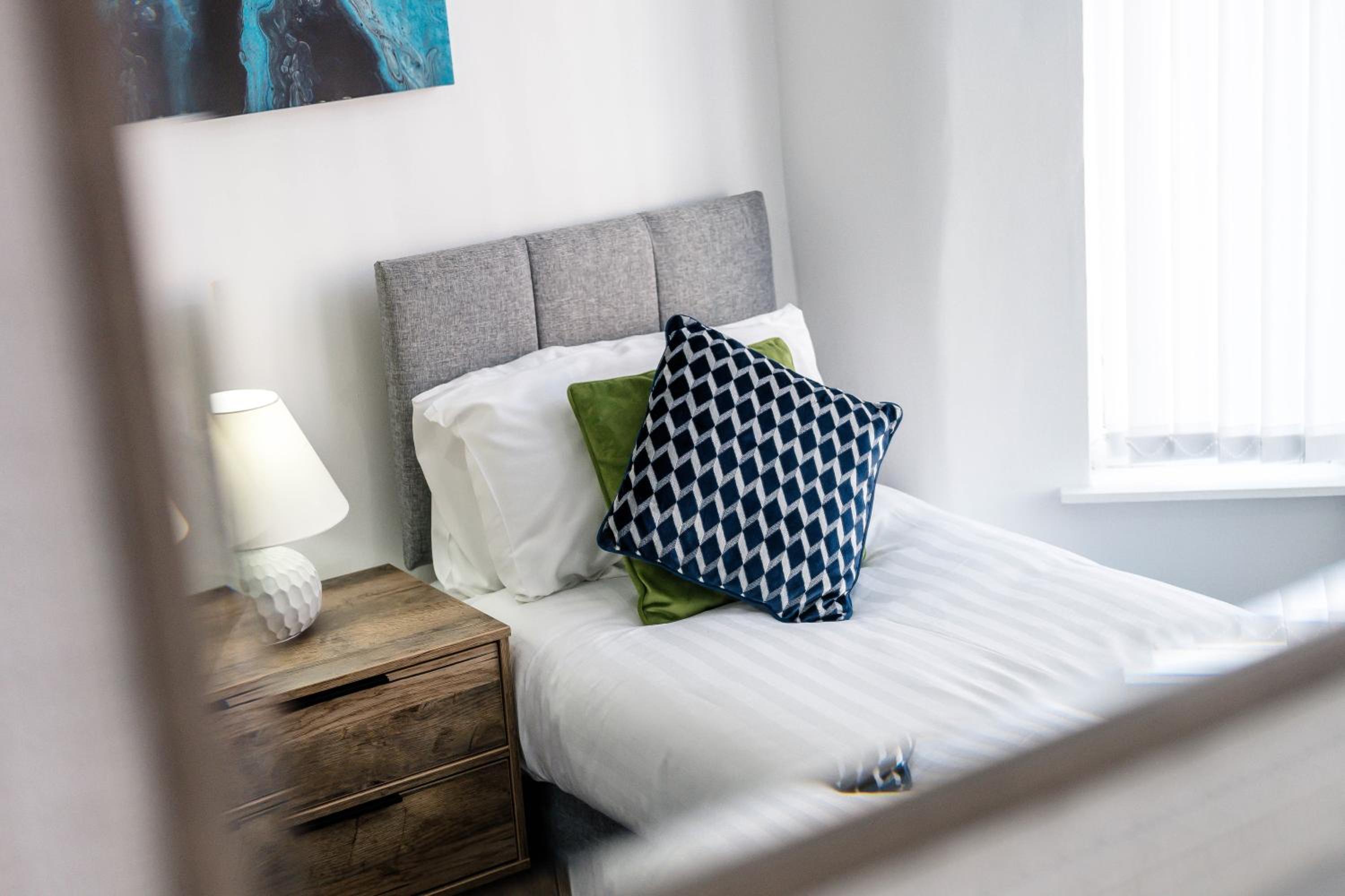 Cameron House - Air Host & Stay - Contractor Friendly