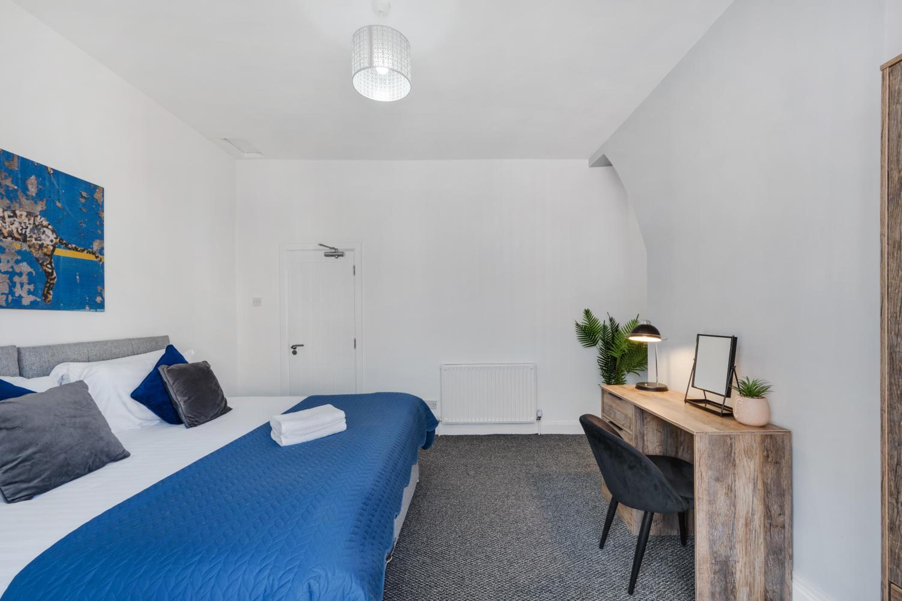 Cameron House - Air Host & Stay - Contractor Friendly