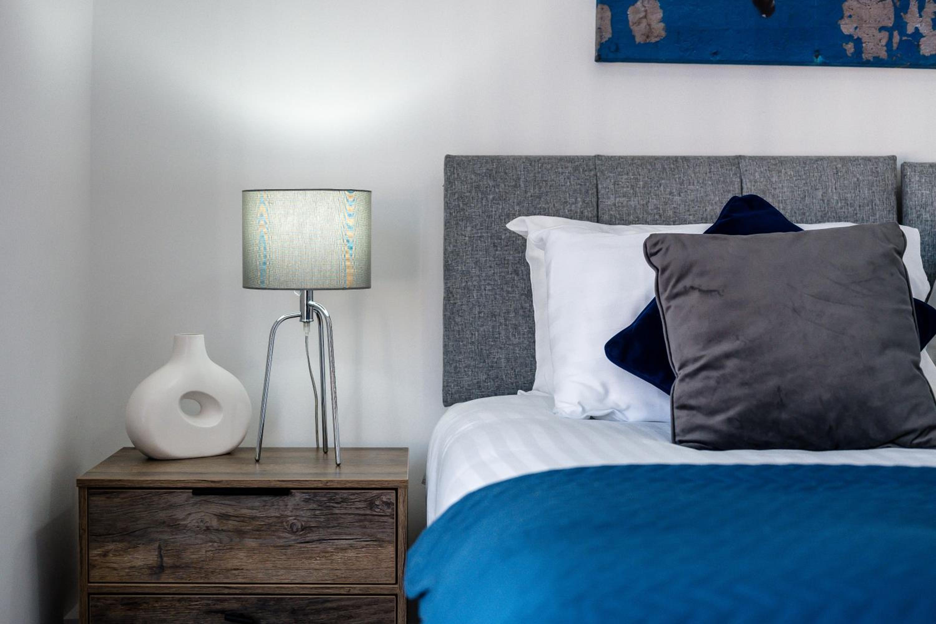 Cameron House - Air Host & Stay - Contractor Friendly