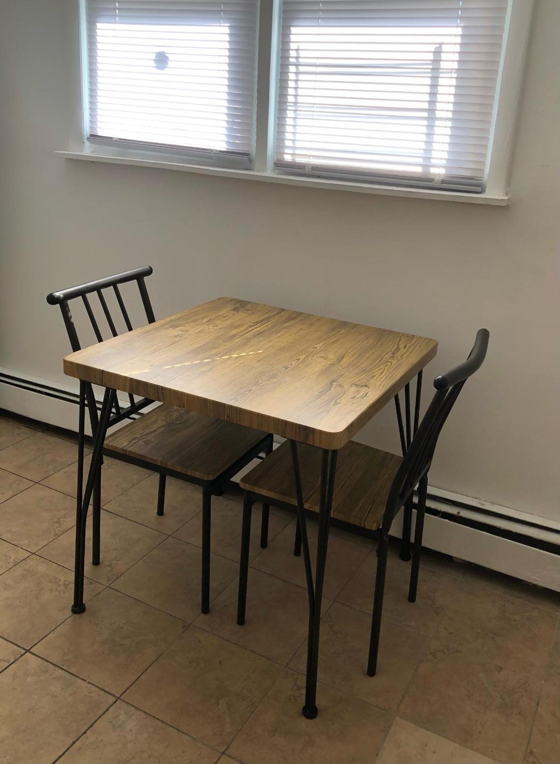 Private one-bedroom one-bathroom apartment with private street entrance in convenient area