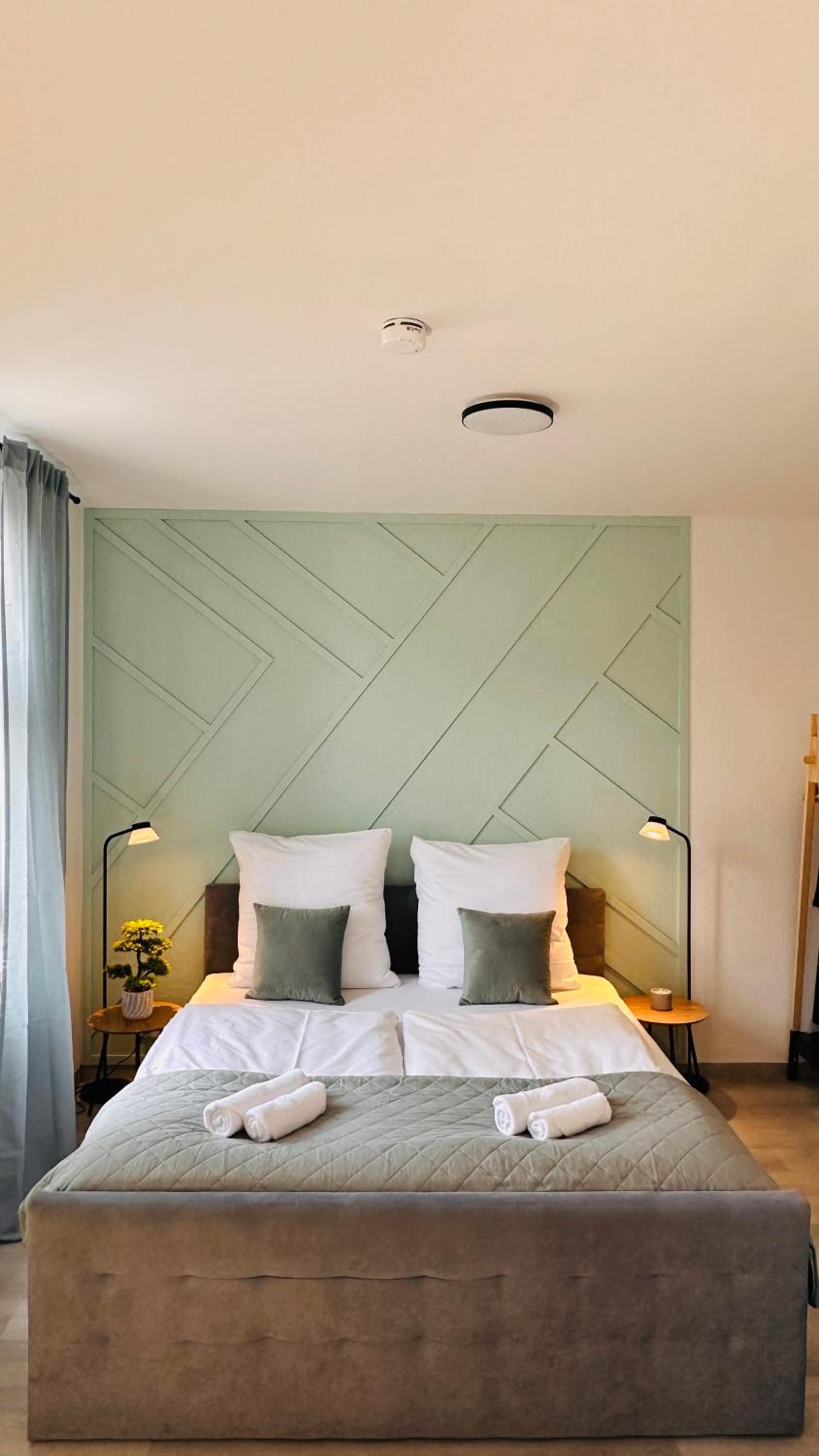 AMAO Mantis - Design Apartment - City Center - King-Size Bed - Parking - Storchenturm - bis 10 Pers 2Whg
