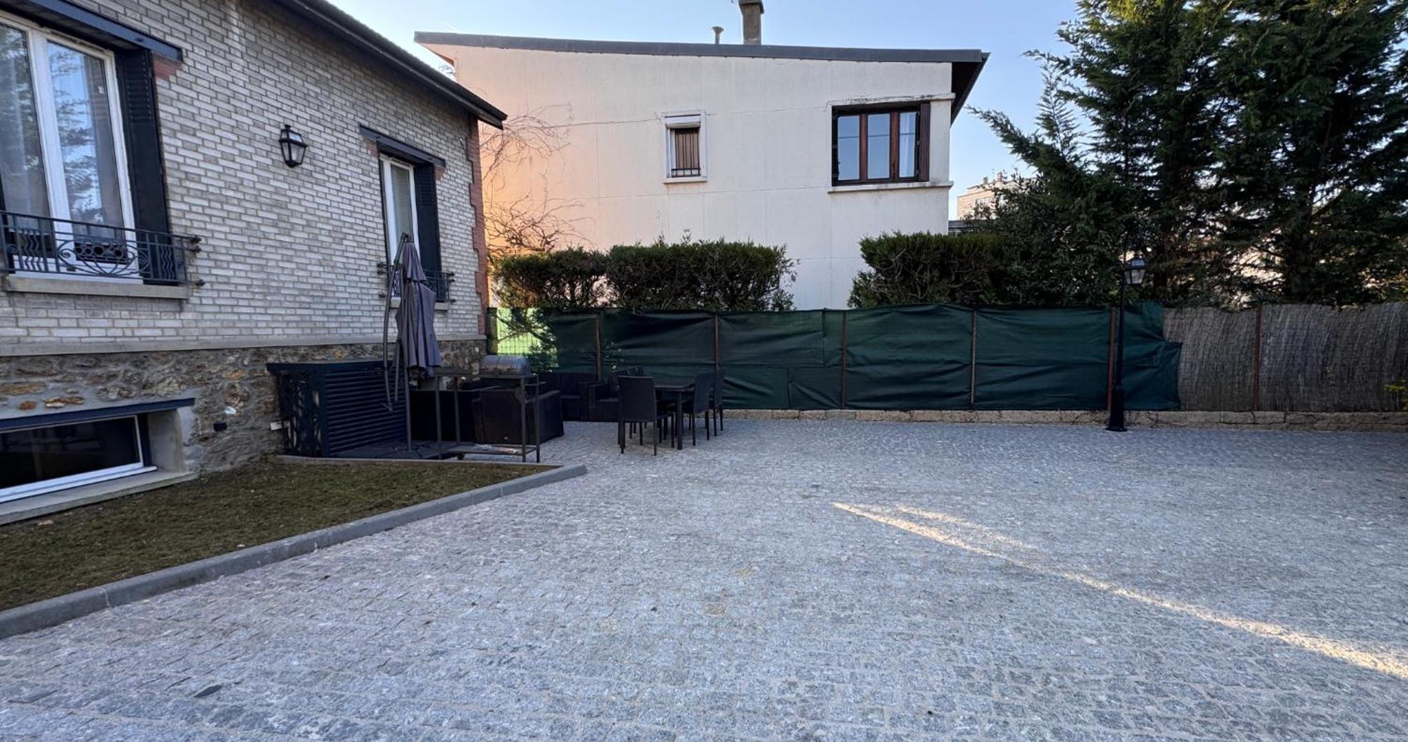 Maison Fair play, jardin, parking, billard