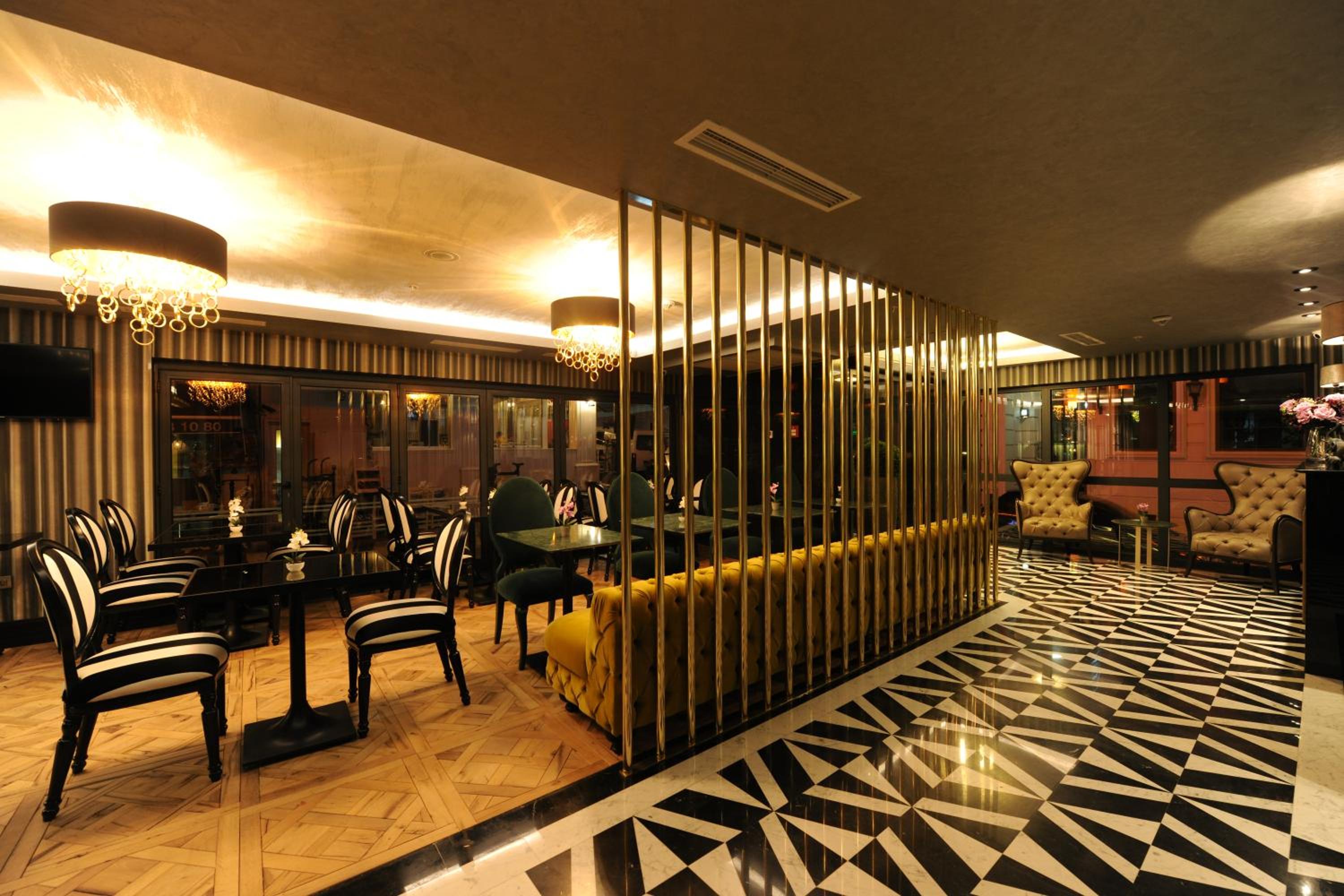 Le Petit Palace Hotel - Special Category