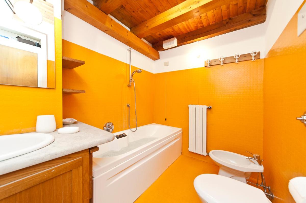 Venice Samoro Jacuzzi