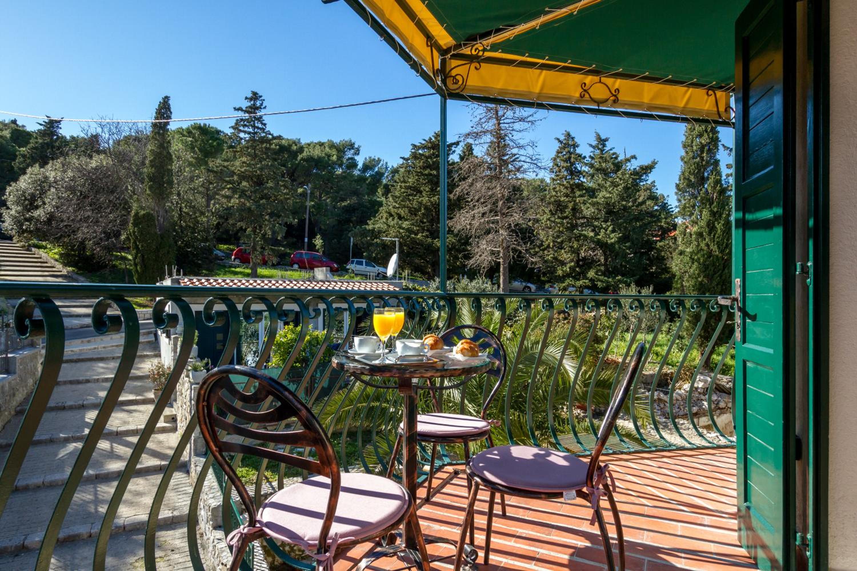 Apartment Romansa view 3
