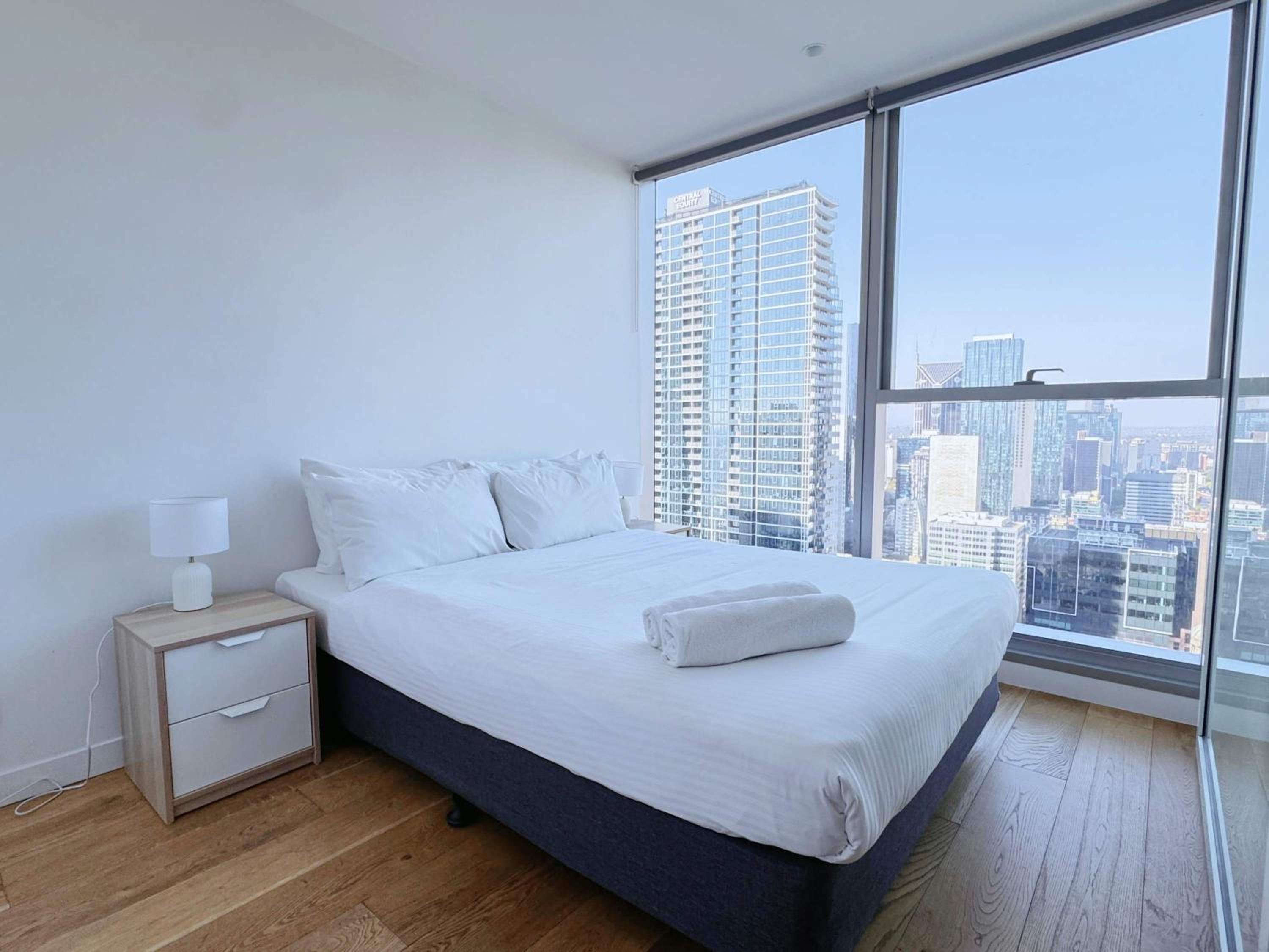 Cozy 2BR Apt Steps from Southern Cross City Views