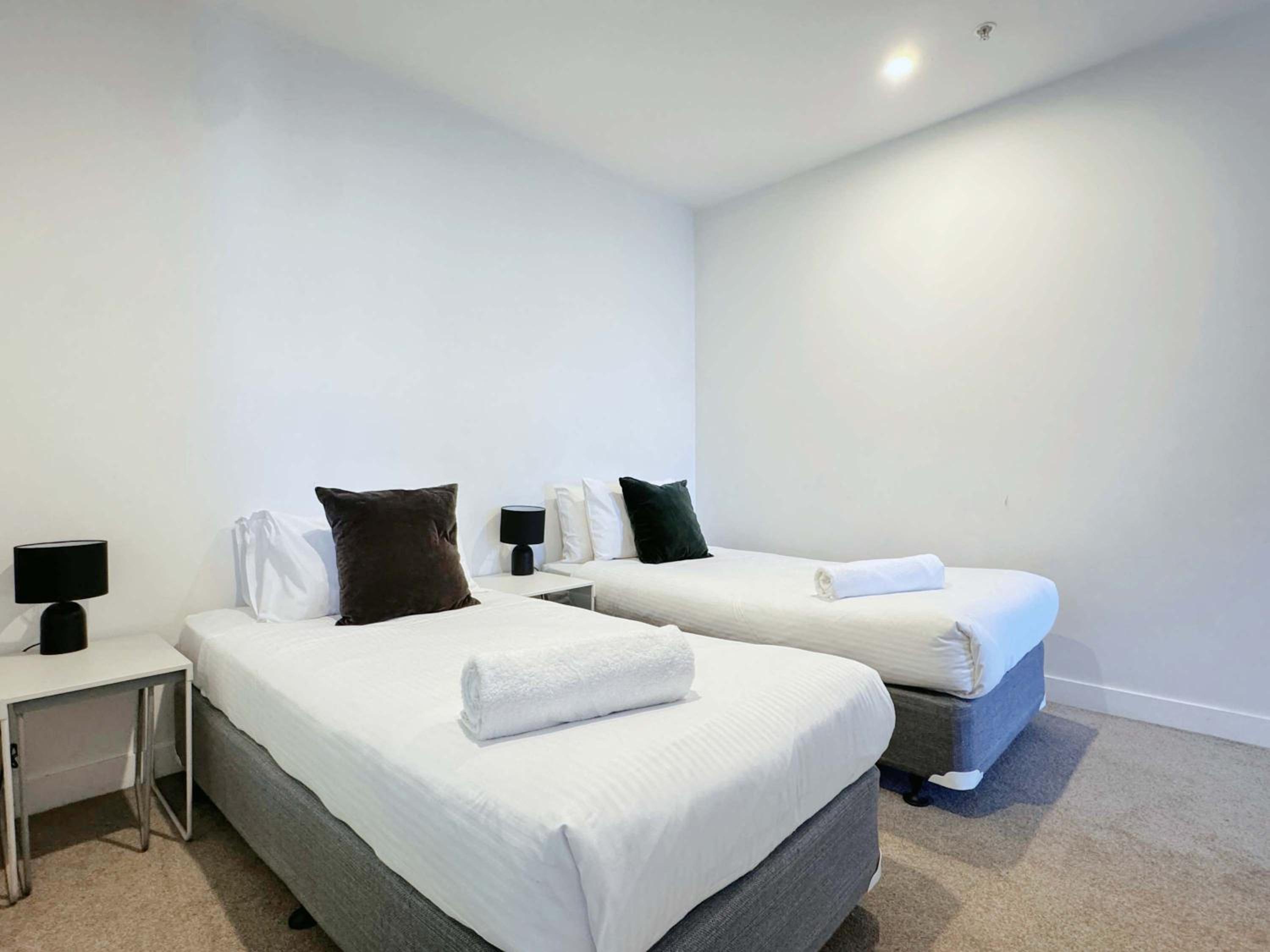 Cozy 2BR Apt Steps from Southern Cross City Views