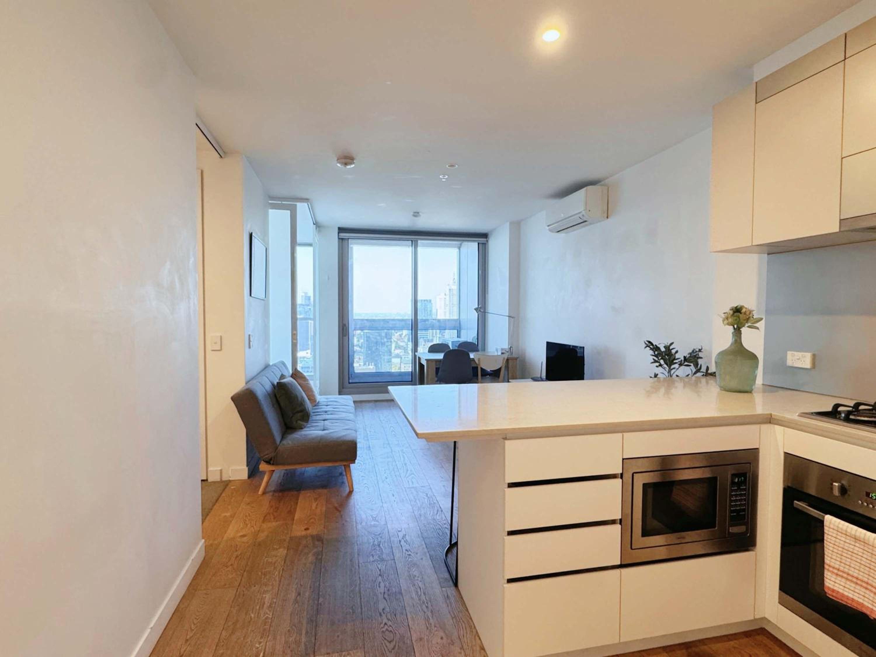 Cozy 2BR Apt Steps from Southern Cross City Views
