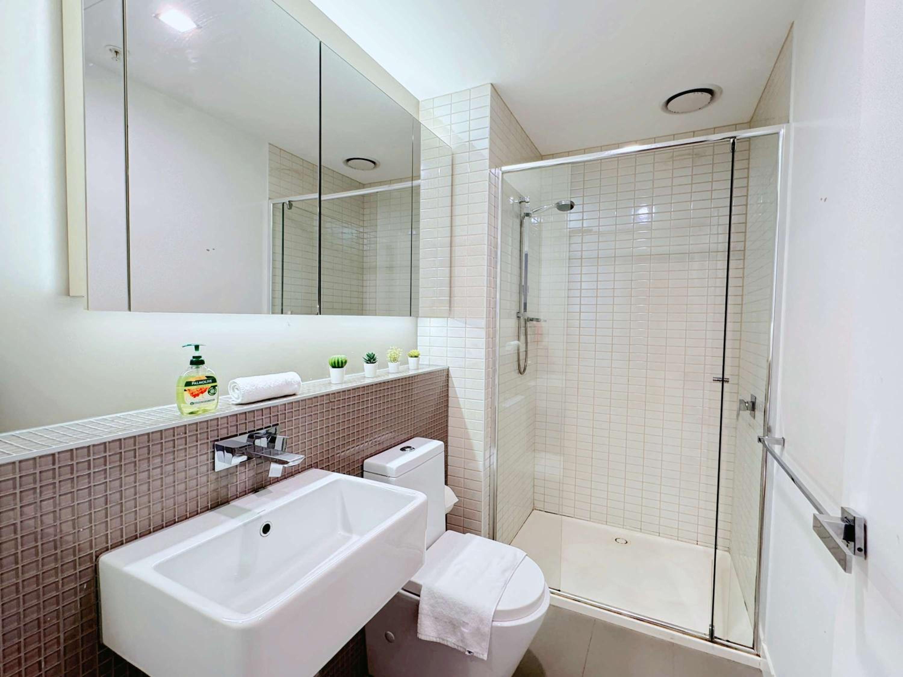 Cozy 2BR Apt Steps from Southern Cross City Views