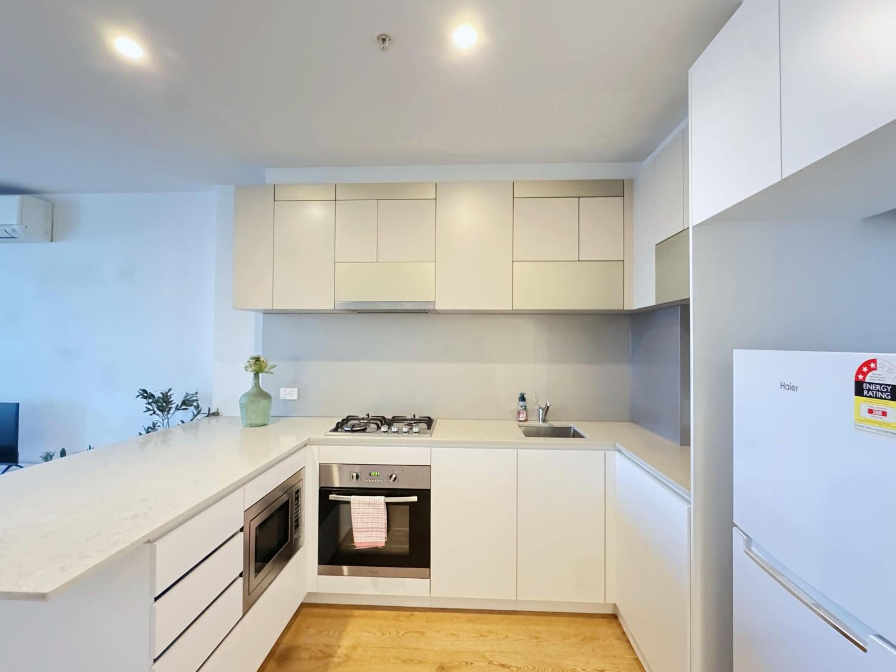Cozy 2BR Apt Steps from Southern Cross City Views