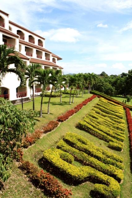 Sir James Resort