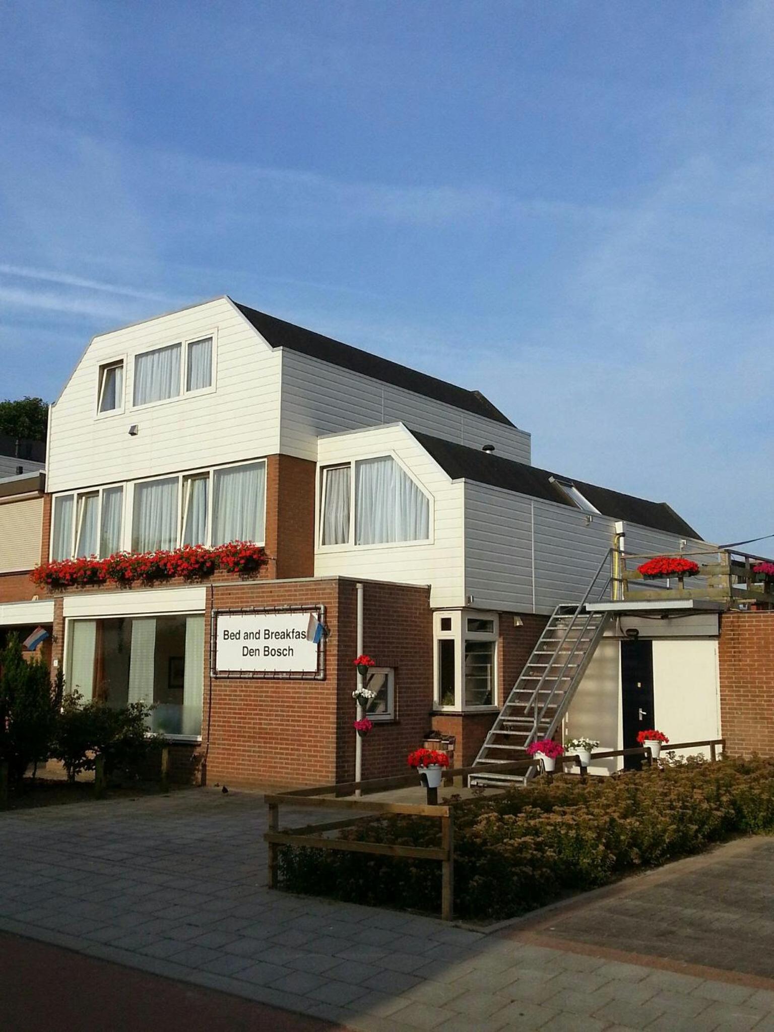 Photo 16