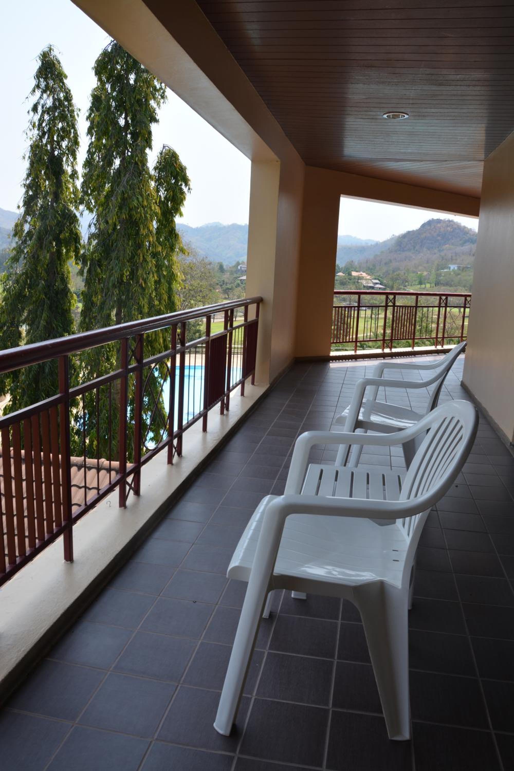 Sir James Resort