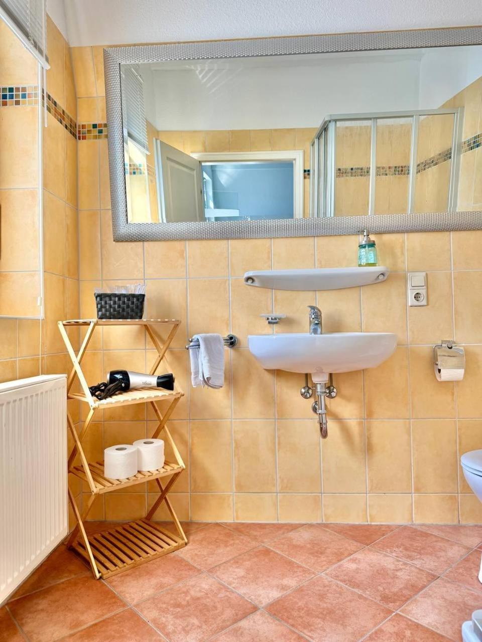 Helles Ferienhaus super zentral mit gratis Stellplätzen N162