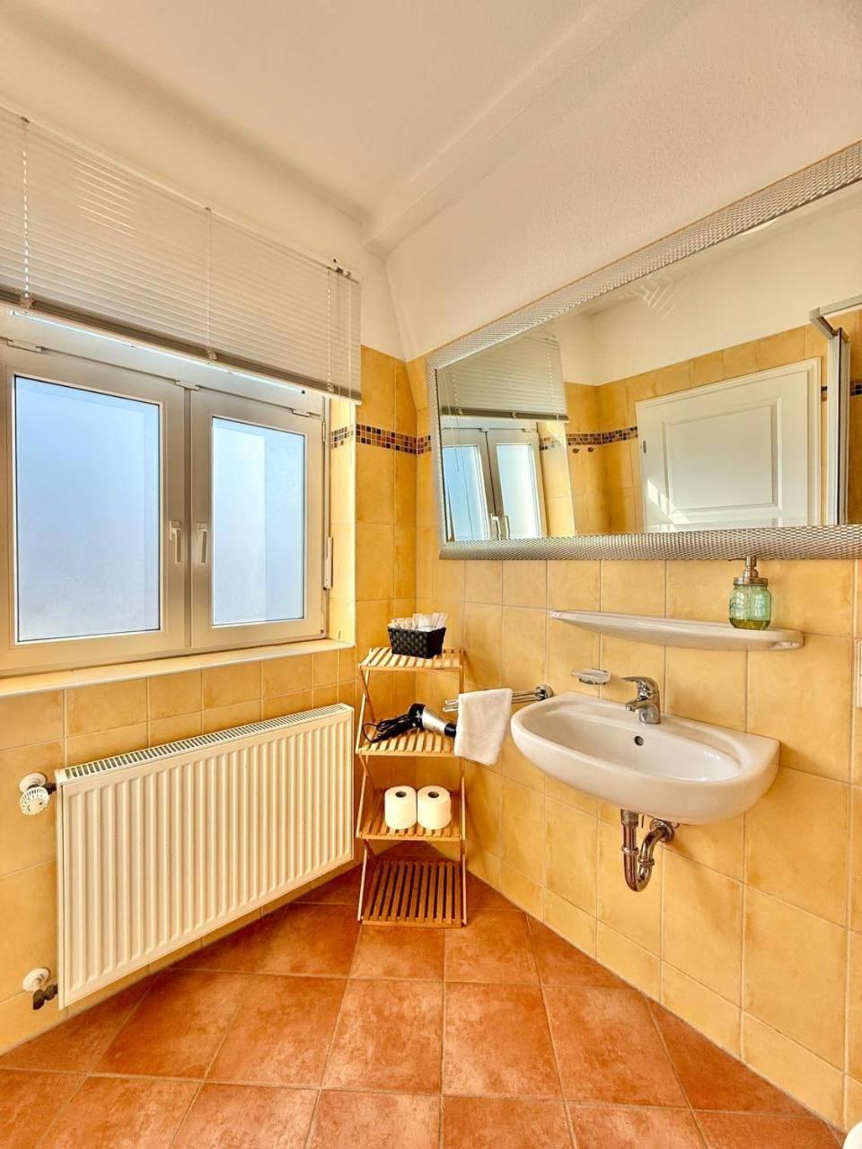 Helles Ferienhaus super zentral mit gratis Stellplätzen N162