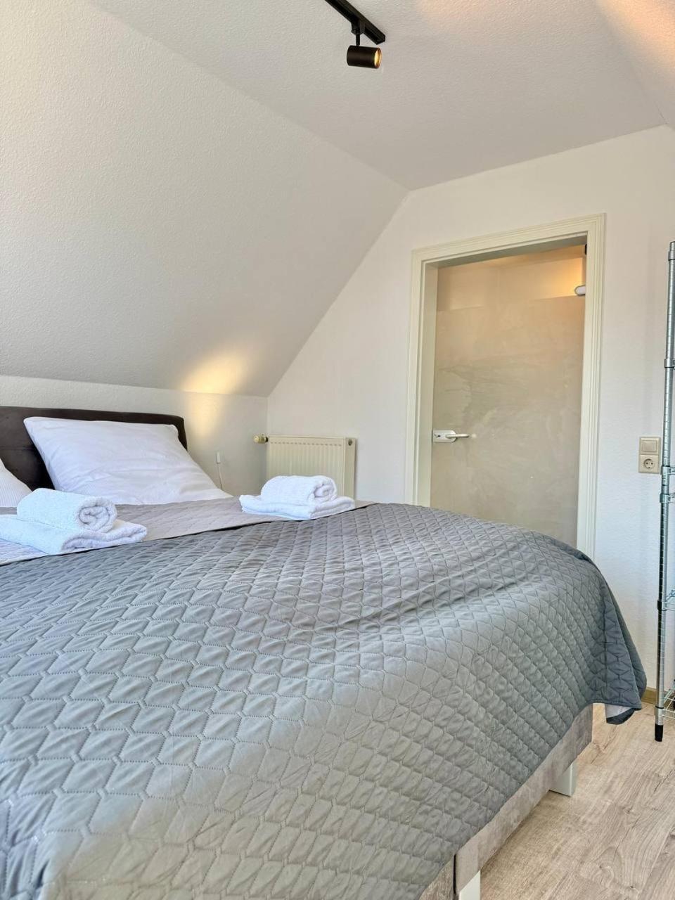 Helles Ferienhaus super zentral mit gratis Stellplätzen N162